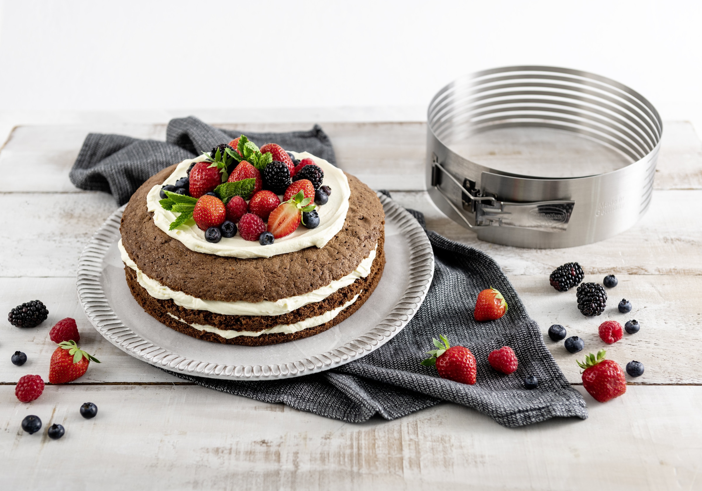 Dr. Oetker Küchenhelfer Tortenring »Verstellbare Tortenboden-Schneidhilfe aus Edelstahl« für gleichmäßige Tortenböden, spülmaschinengeeignet, Made in Germany