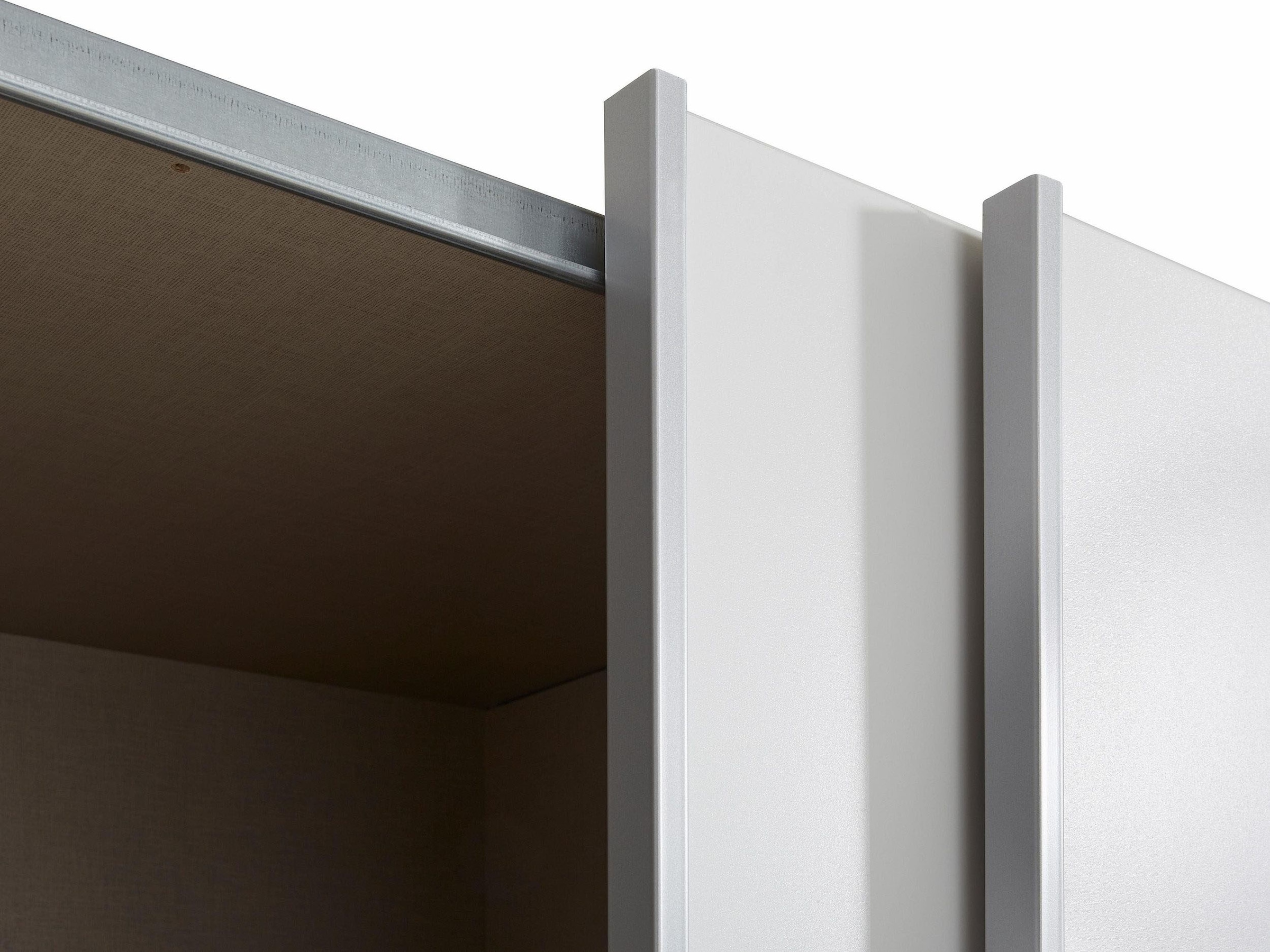rauch Schwebetürenschrank »Kleiderschrank Schrank Garderobe Kinderzimmerschrank NOOSA«, mit Bauchbinde in Absetzfarbe sowie Metallgriffleisten MADE IN GERMANY