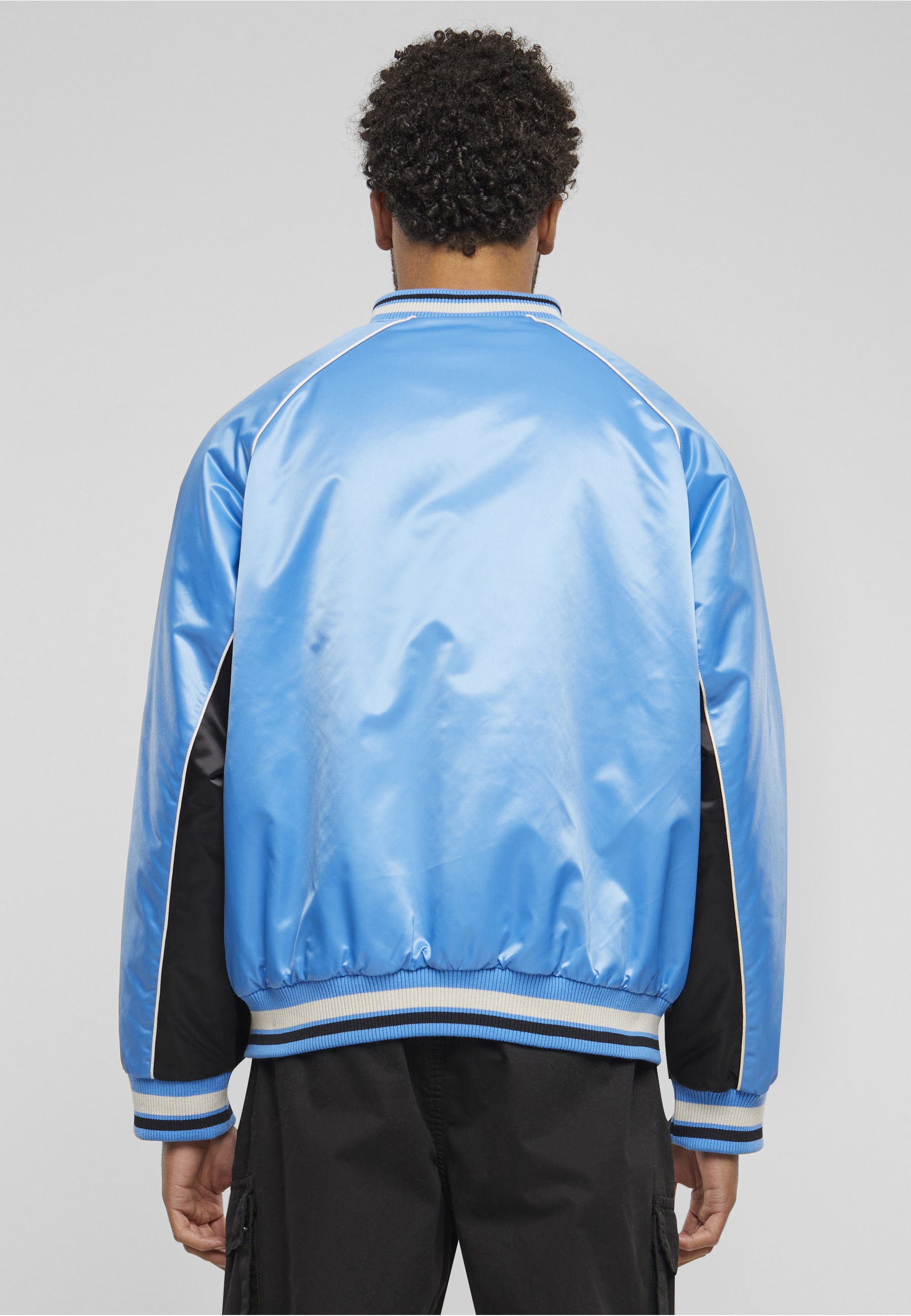 Fubu Bomberjacke »Fubu Herren FM241-012-1 Fubu Varsity Satin Raglan Bomber Jacket« 1 Stk. tlg. ohne Kapuze