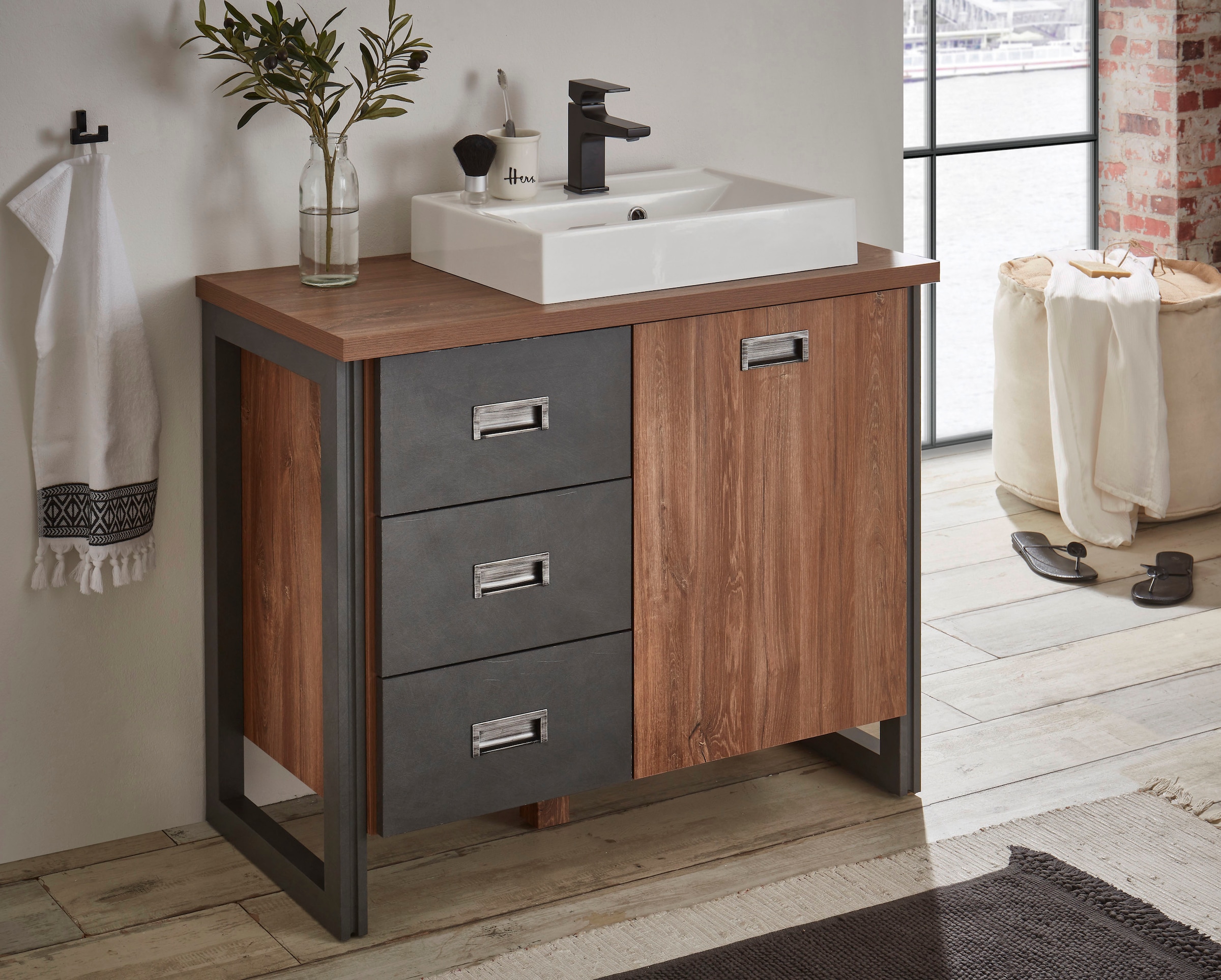Home affaire Badmöbel-Set »Detroit, Bad im Industrialdesign, inkl. LED, 2-teiliges Badezimmer«, (2 St.), Waschtisch und Spiegel, inkl. Aufsatzwaschbecken aus Mineralguss