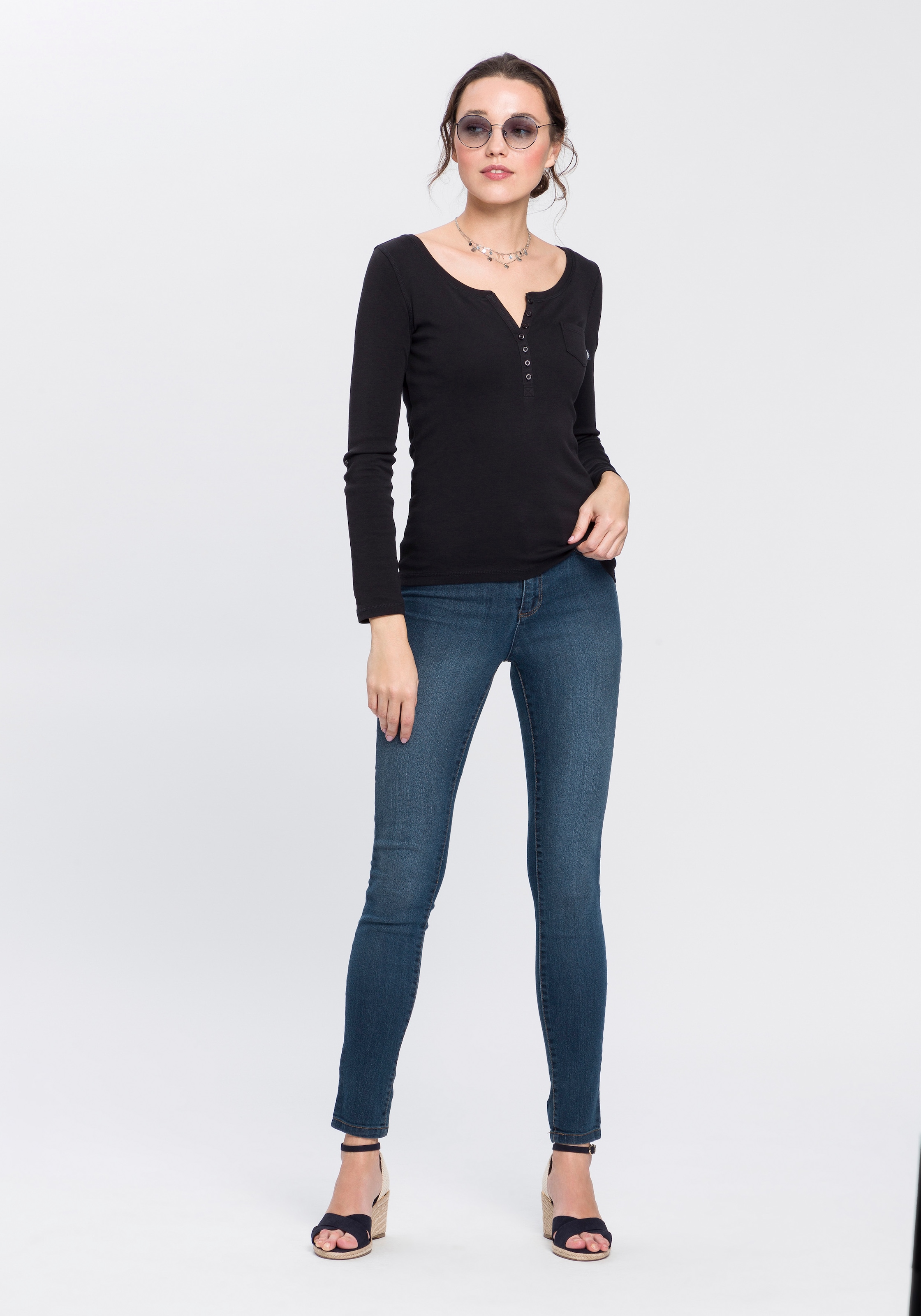 Arizona Langarmshirt sehr figurbetonter Schnitt,  unifarben,  Rundhalsausschnitt