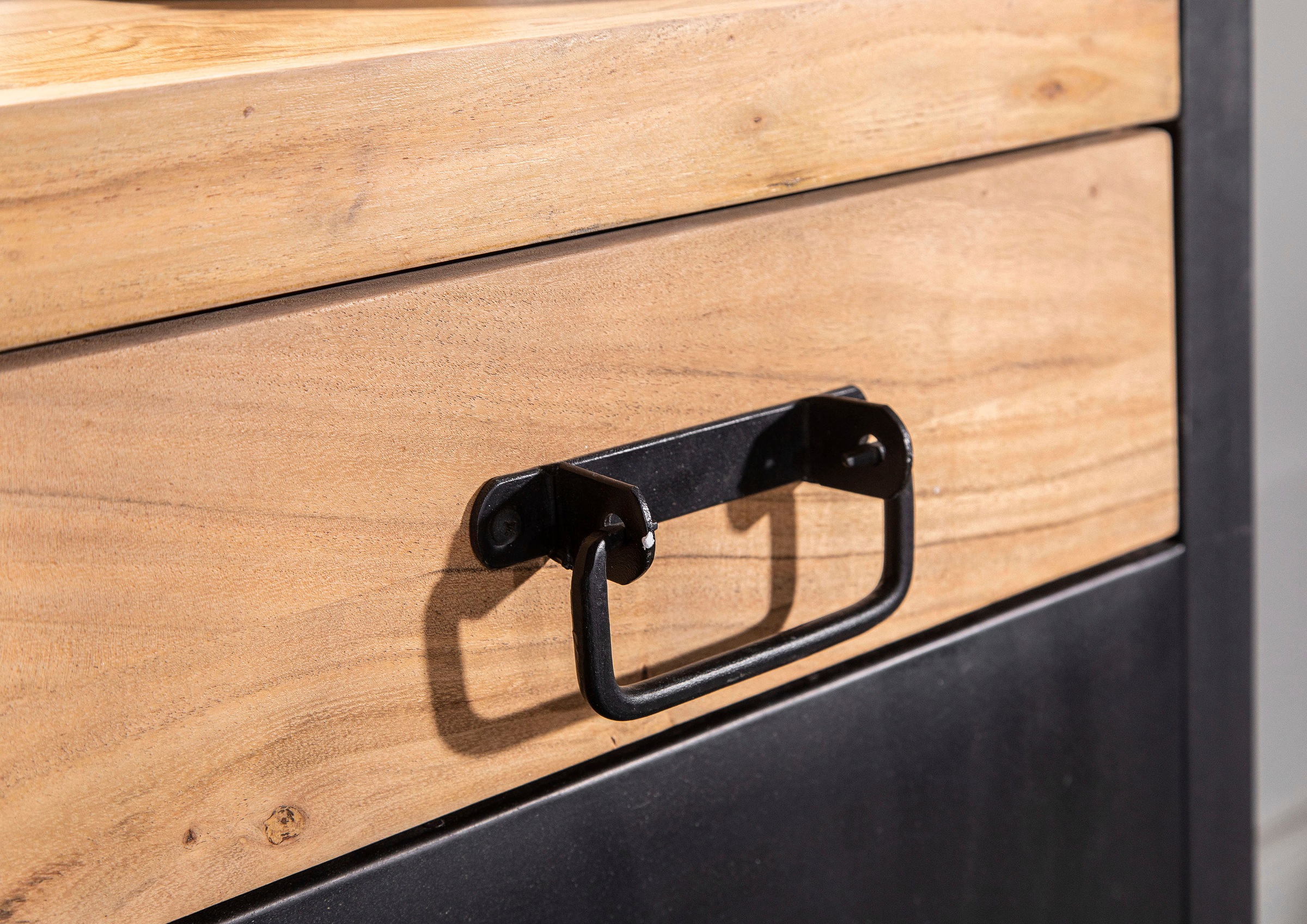 Gutmann Factory Sideboard »Downtown«, Kommode aus massivem Akazienholz mit Metallrahmen, Breite 150 cm