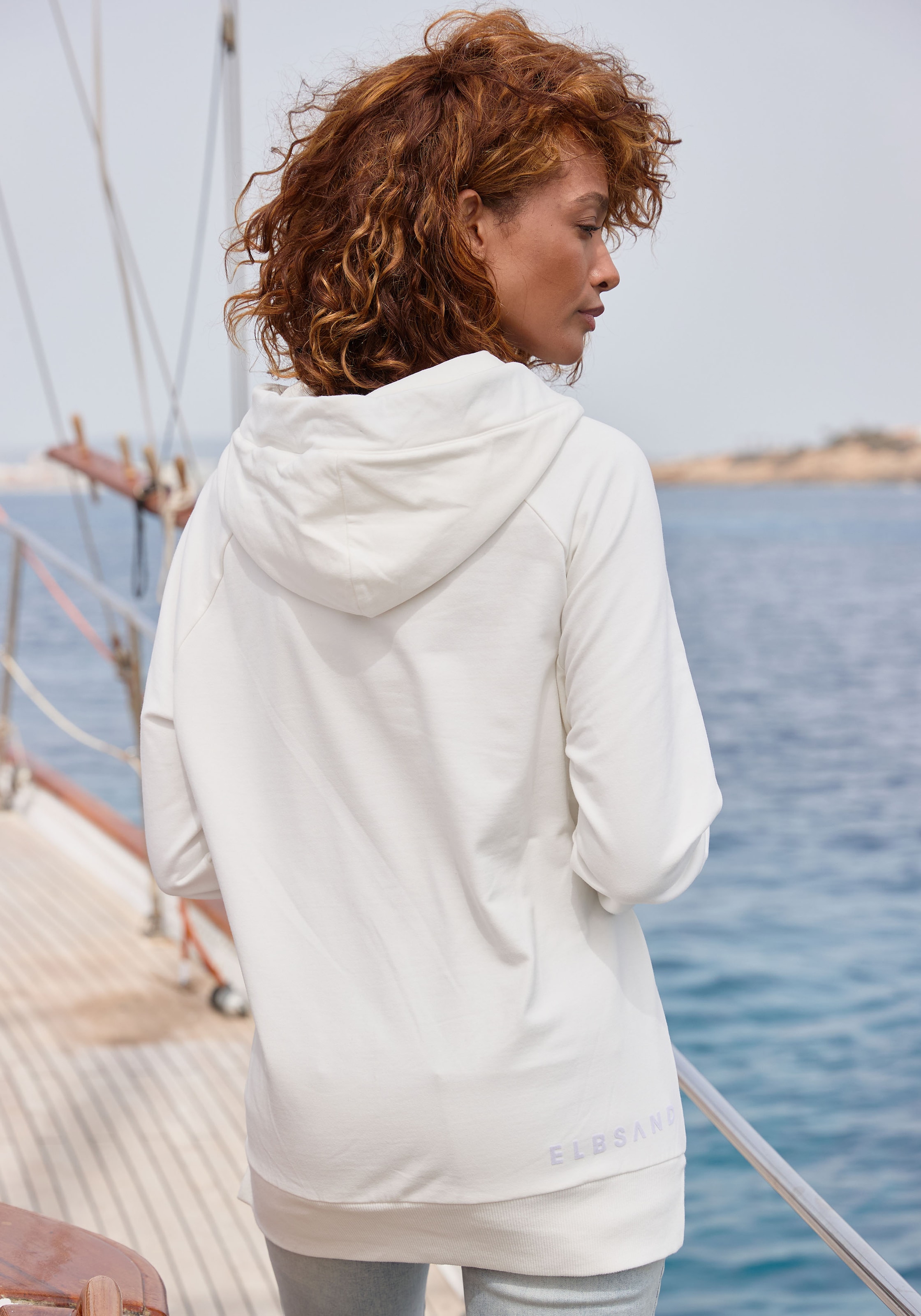 Elbsand Kapuzensweatshirt »Svana«, mit Logoprint, bequemer Hoodie, seitliche Schlitze