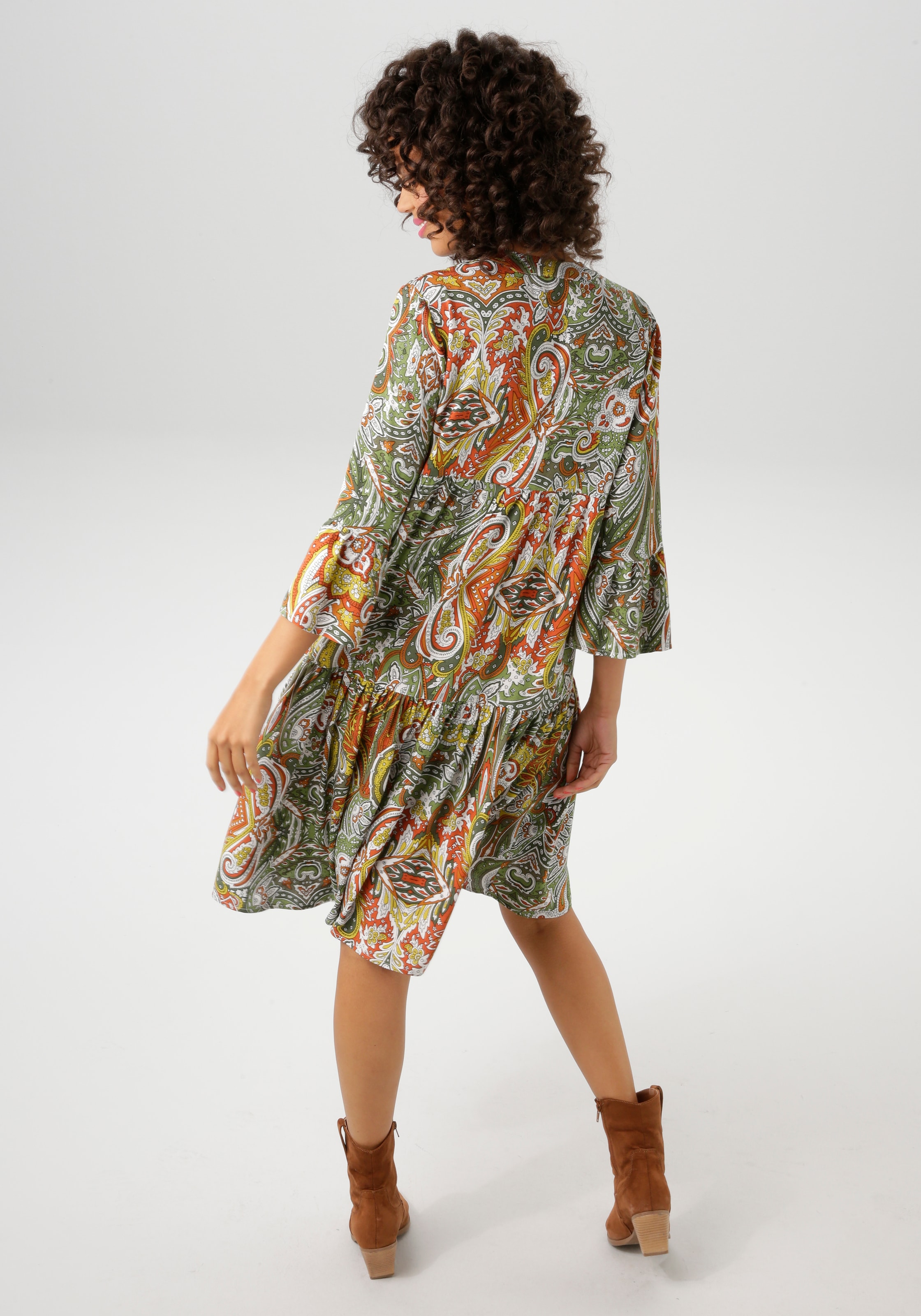 Aniston CASUAL Tunikakleid, mit farbharmonischem, großflächigen Paisley-Muster