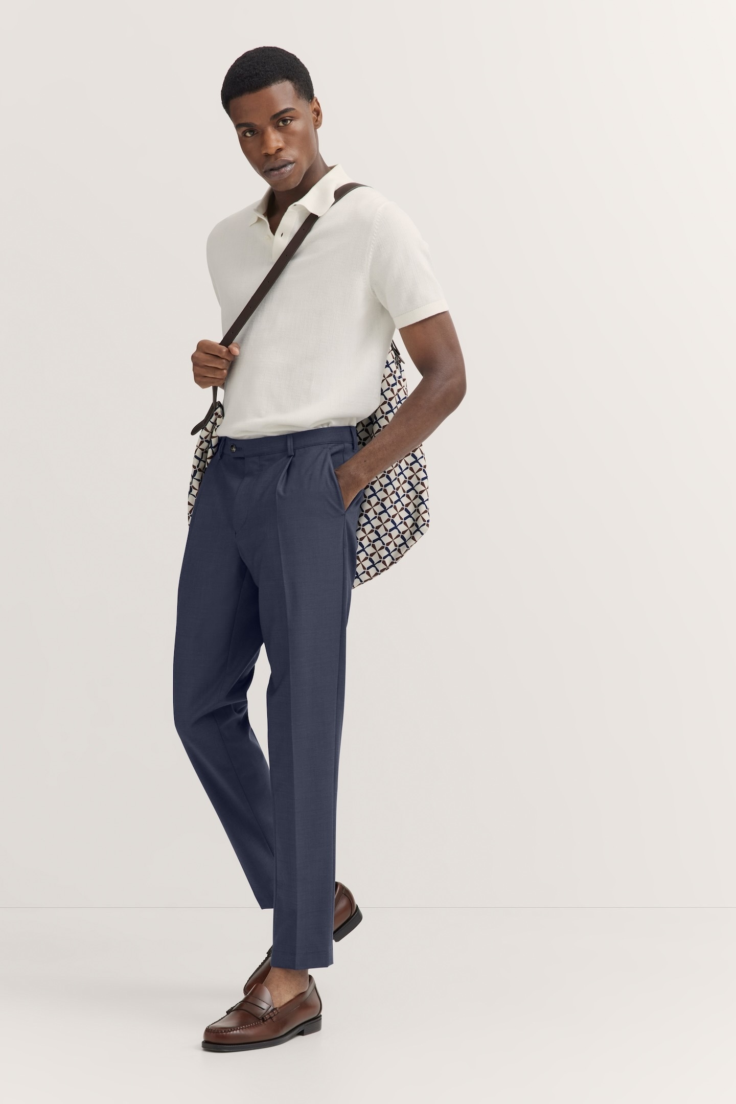 bugatti Bundfaltenhose, mit Stretch und Bundfalten