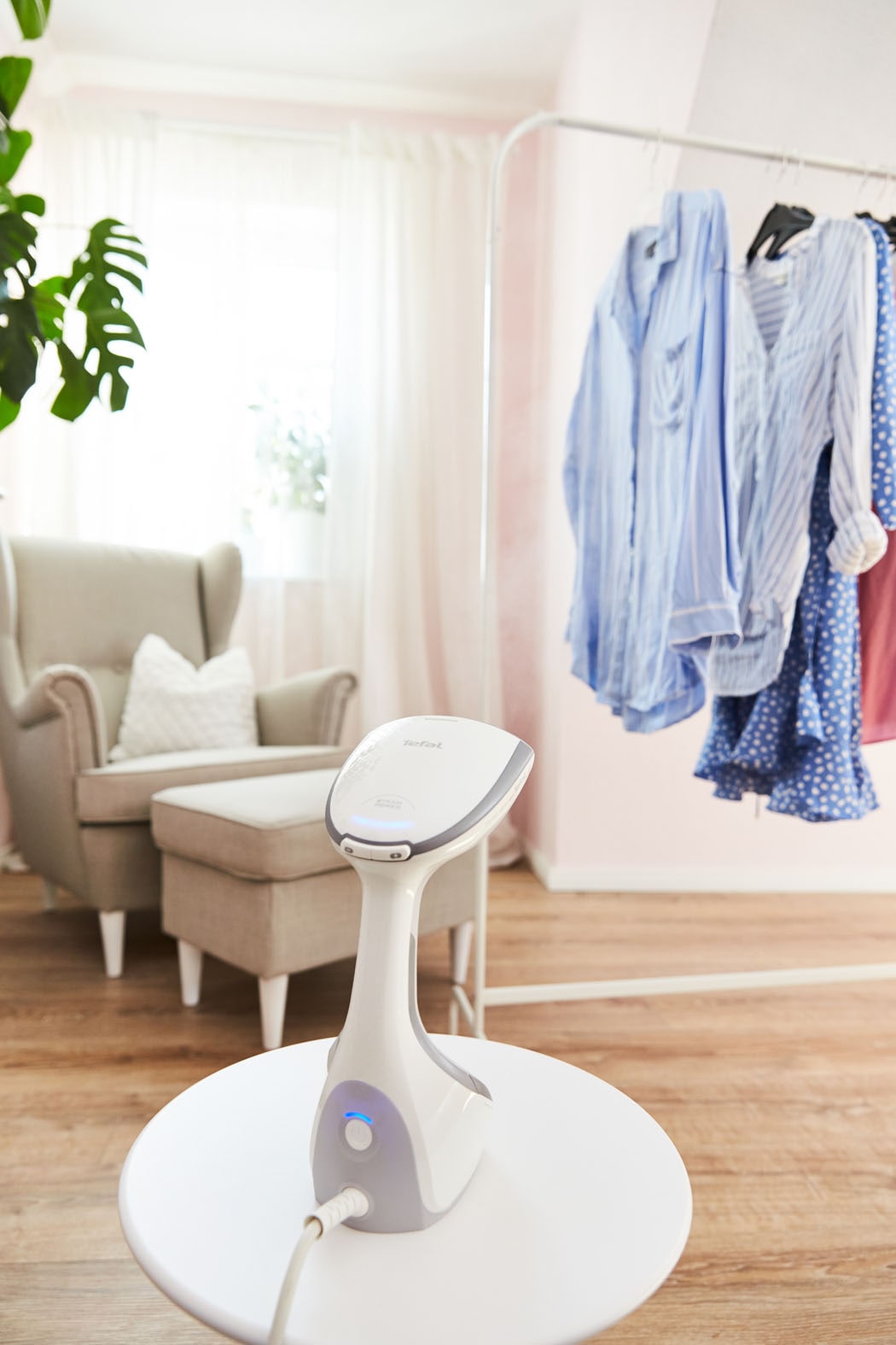 Tefal Dampfbürste »Access Steam Care, 1600 W, 200 ml Wassertank, 3 Dampfstufen,«, 1600 W, inkl. 6 Zubehörteile, vertikales Bügelbrett enthalten, DT9130