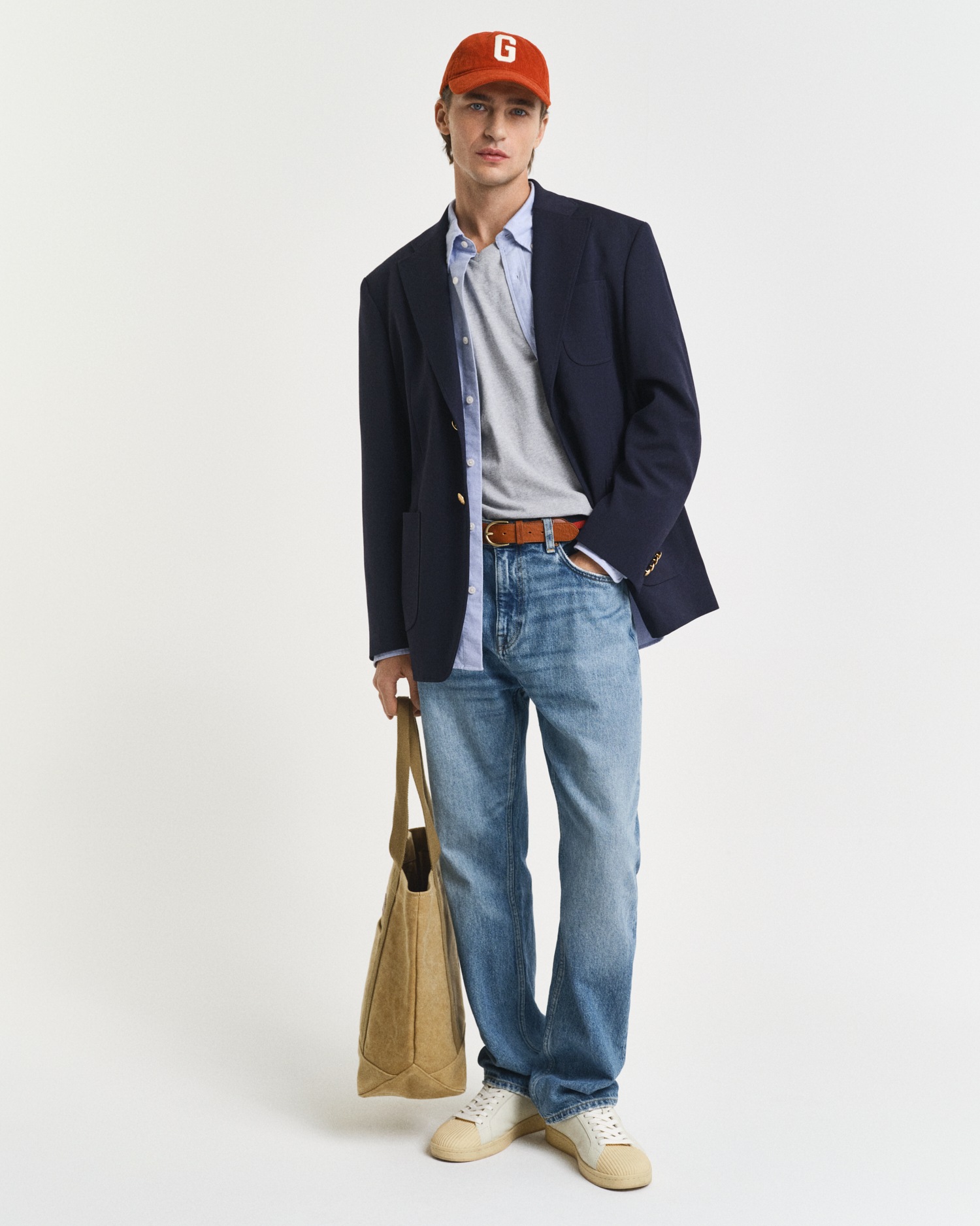 Gant T-Shirt »SLIM SHIELD V-NECK T-SHIRT« mit einer kleinen Logostickerei auf der Brust