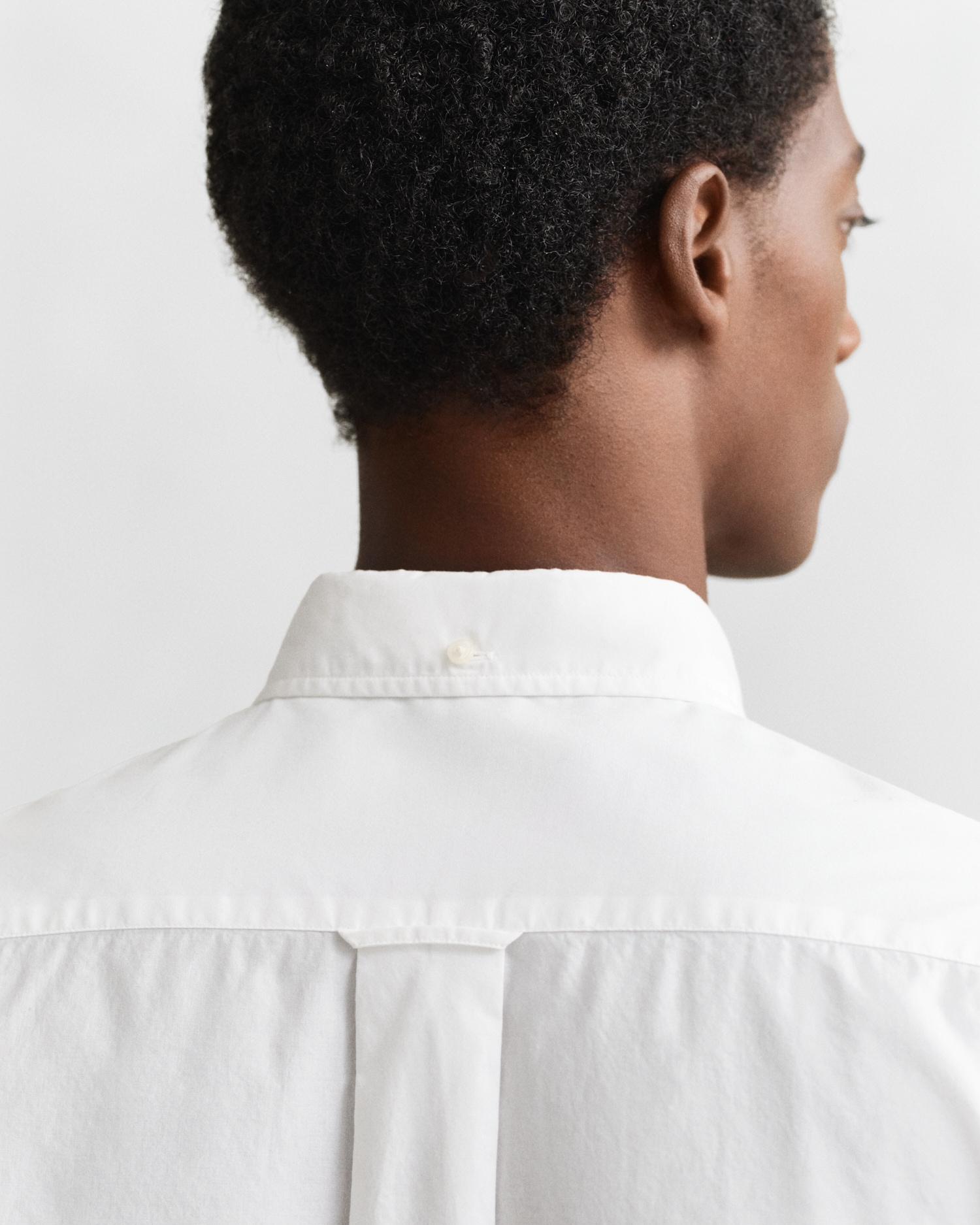 Gant Langarmhemd »Regular Fit Popeline Hemd leicht strapazierfähig pflegeleicht« mit Label Stickerei auf der Brusttasche