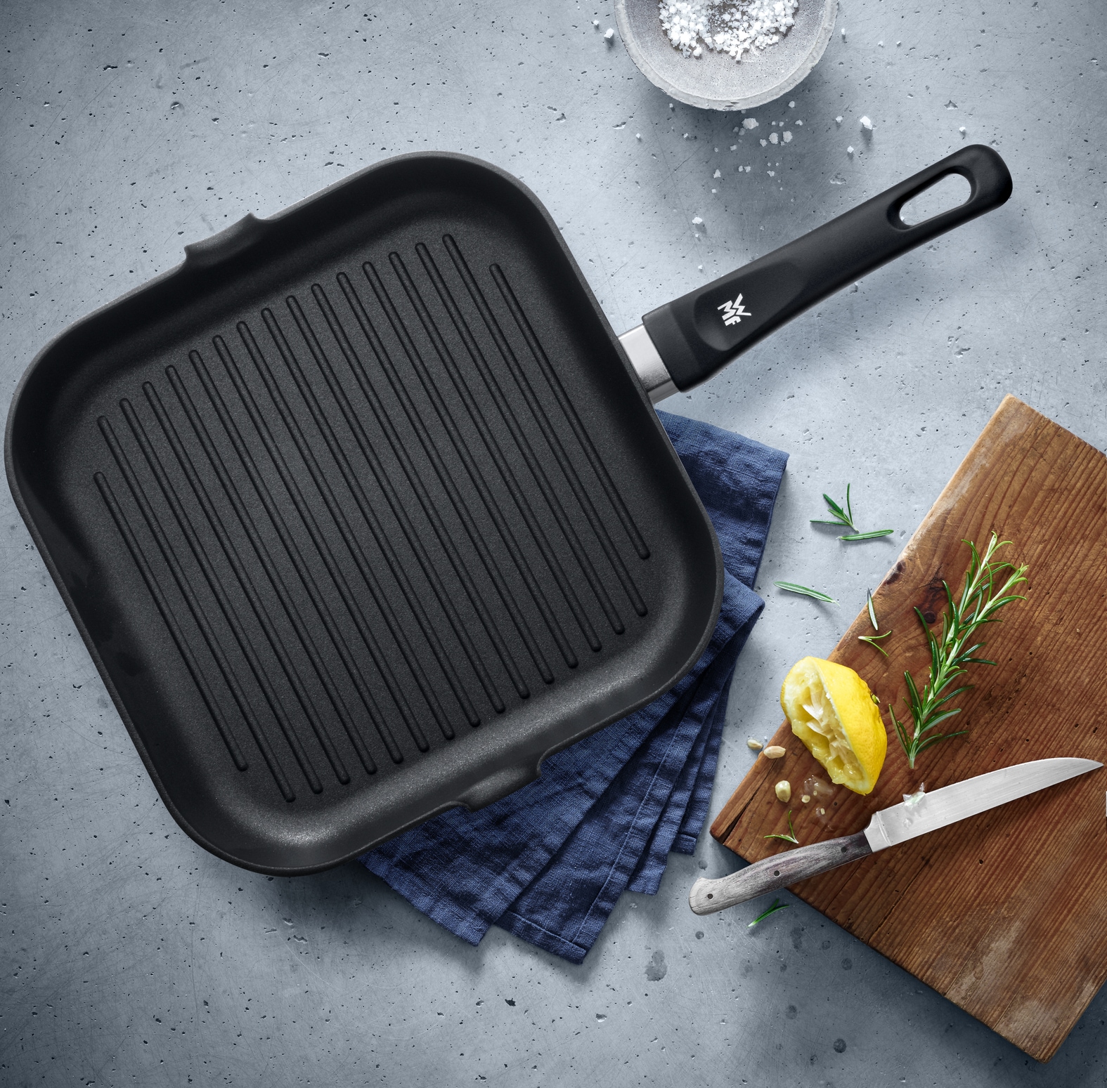 WMF Grillpfanne »Party 27 x 27 cm mit Ausguss, Grillpfanne mit Antihaftversiegelung« Aluminiumguss 1 tlg. wärmereduzierender Griff, nicht induktionsgeeignet