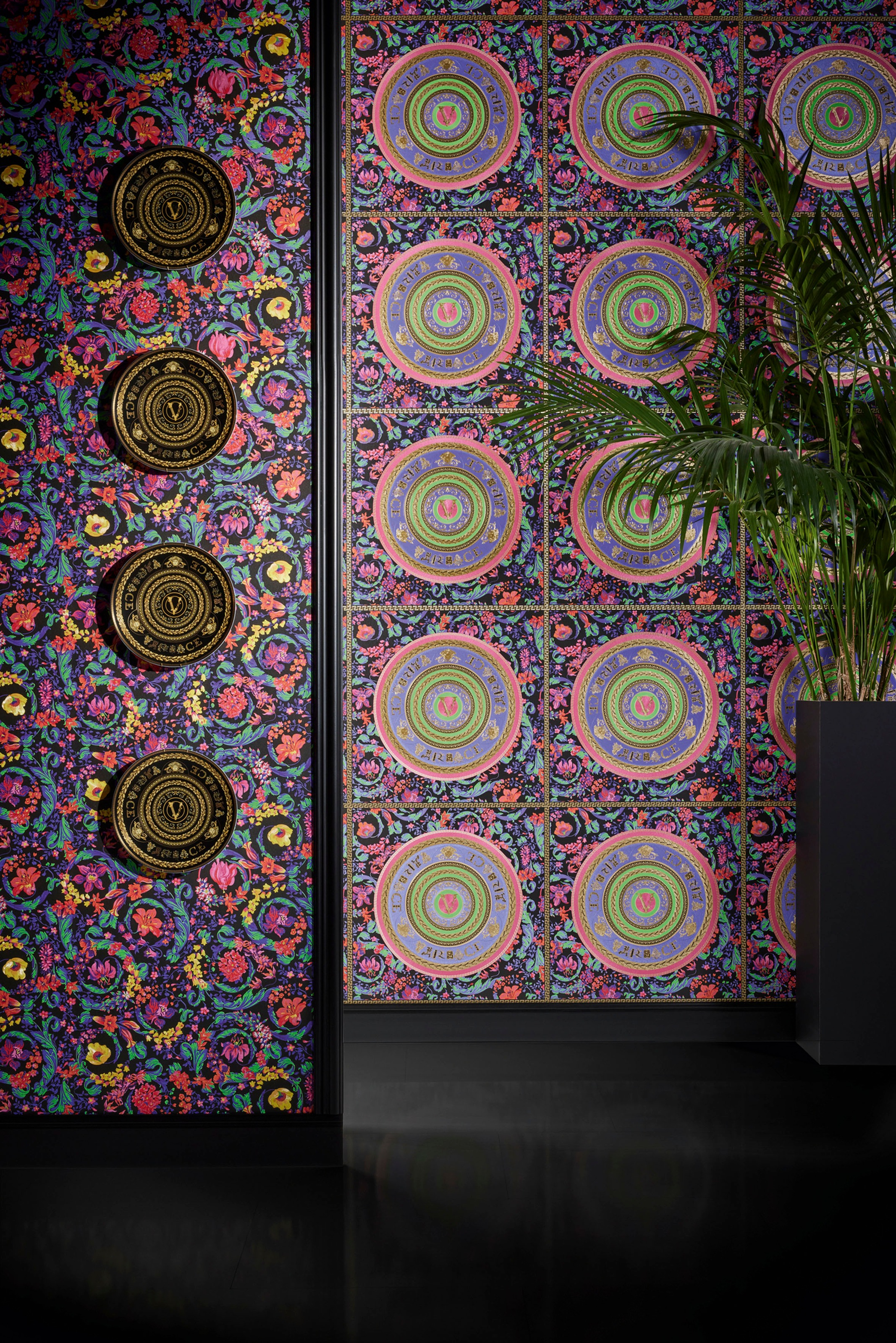 Versace Vliestapete »Wallpaper Versace 5 Floral«, leicht glänzend-gemustert-abstrakt, Designertapete Tapeten Wohnzimmer Schlafzimmer Küche Flur Design Optik
