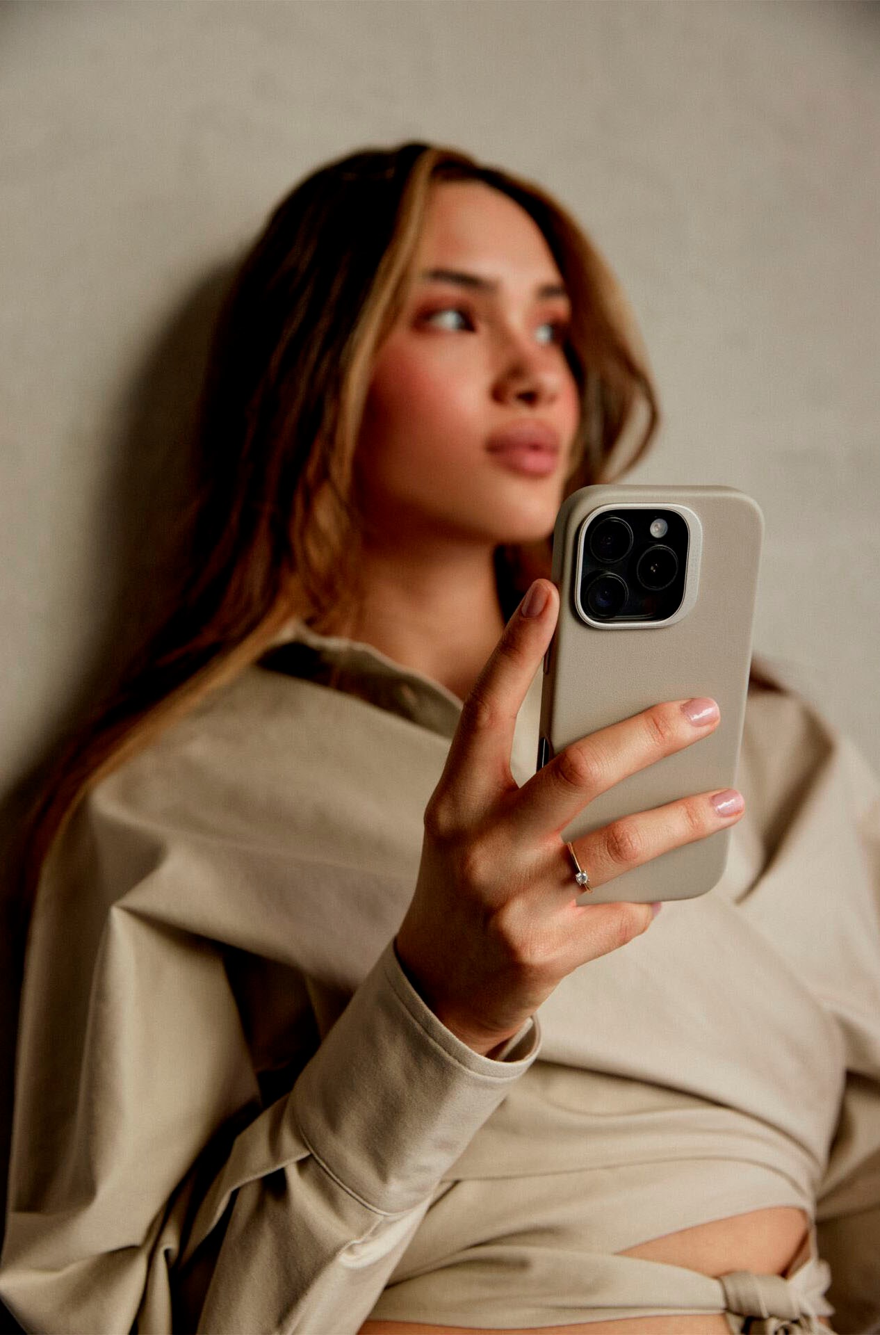 DECODED Smartphone-Hülle »AntiMicrobial Silicone Backc. iPhone 16 Pro«, Smartphones