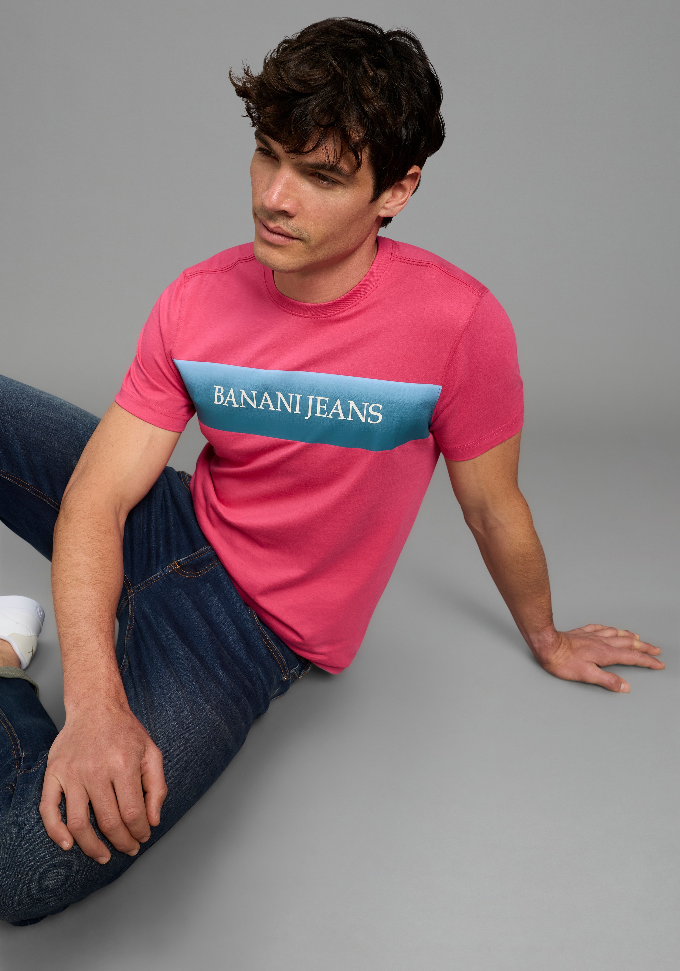Bruno Banani T-Shirt Halbarmshirt, mit Rundhalsausschnitt, bedruckt, aus Single Jersey