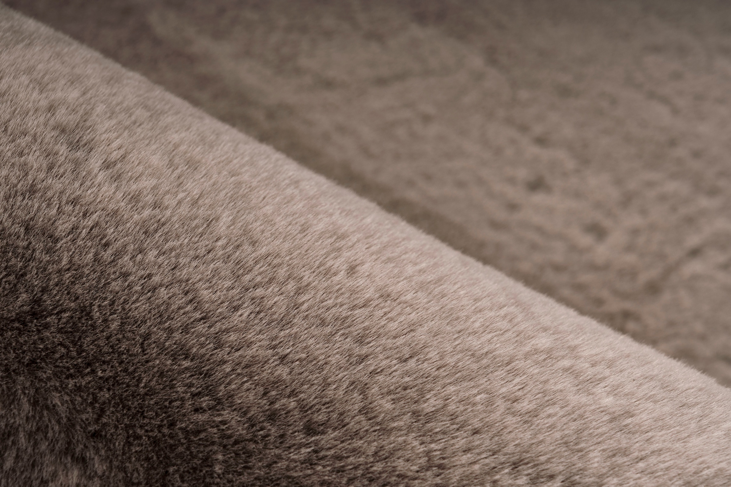 Padiro Fellteppich »Rabbit Light Sheepskin 825«, fellförmig, 23 mm Höhe, weiches Fellteppich-Imitat, Schlafzimmer, Kinderzimmer