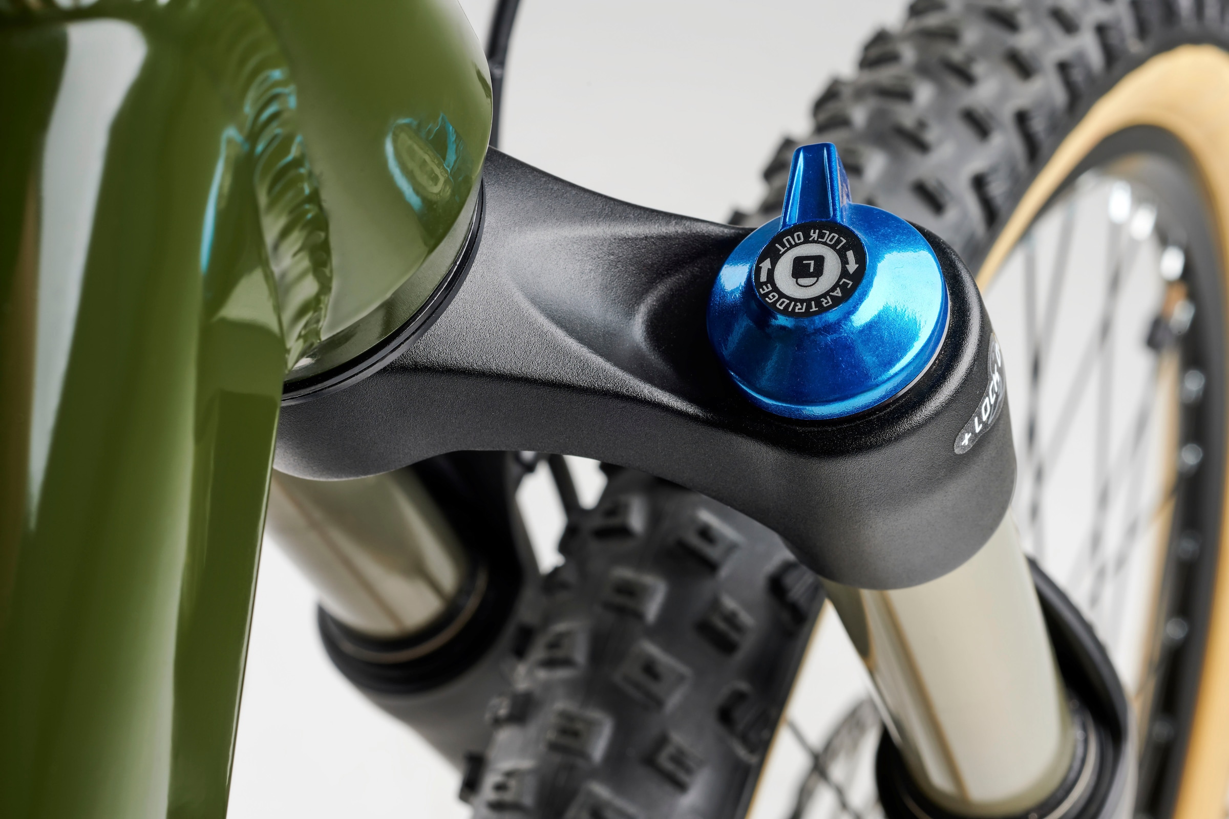 S’COOL »S'COOL e-troX race 24-9S Alivio - Olive/Beige« 9 Gang Shimano Kettenschaltung Heckmotor 252 W