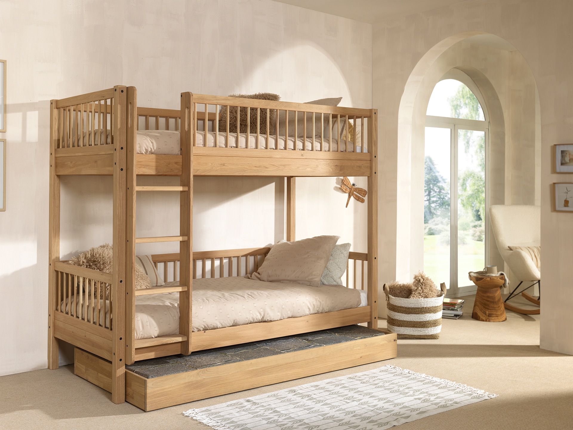 Home affaire Etagenbett »Forrest, Eiche massiv, Made in Europe, langlebige Qualität«, (H/B/T ca. 176/90/200cm), Schublade + unterer Rausfallschutz optional, stabil, 2 Lattenroste