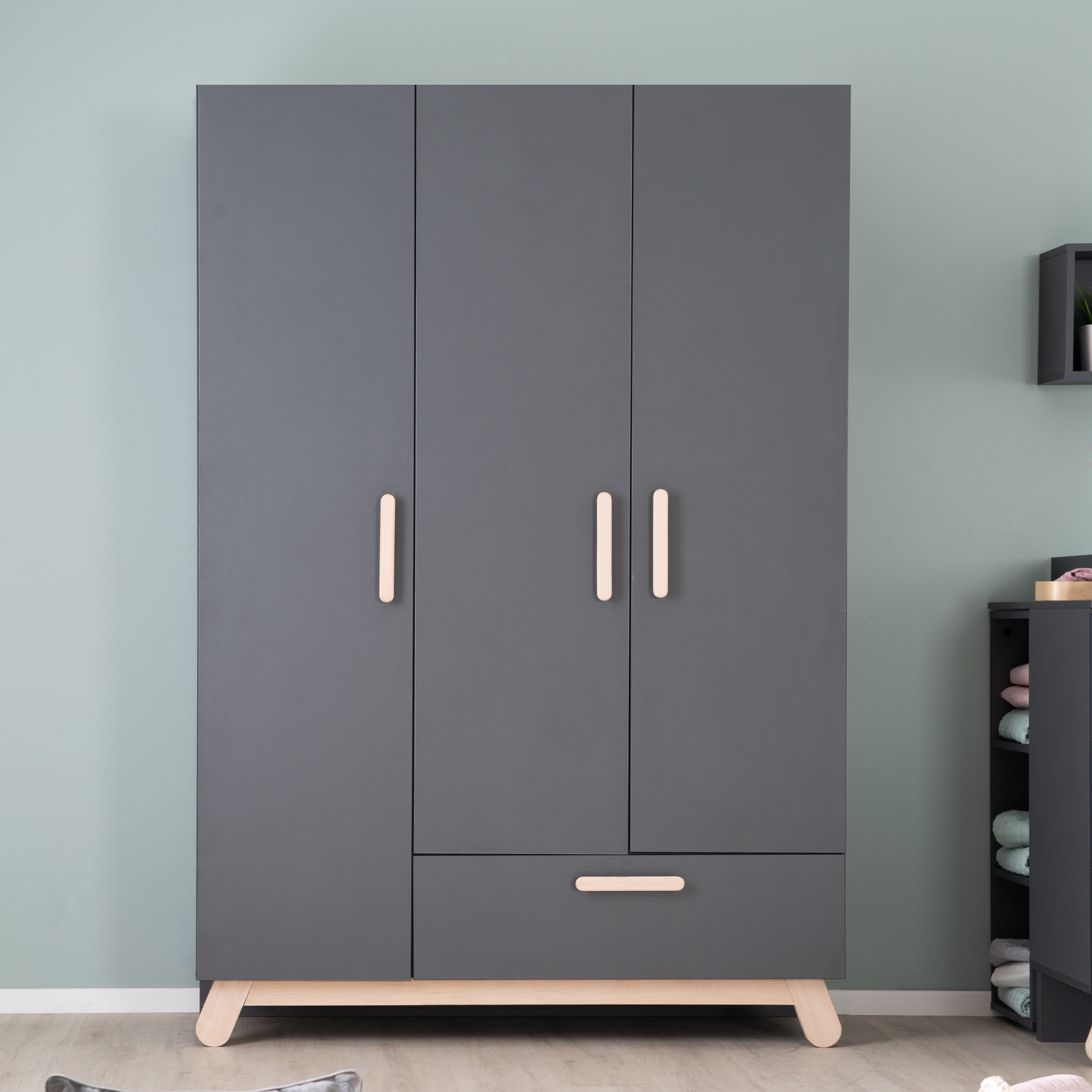 roba® Kleiderschrank »Kinderkleiderschrank«, 3-türig mit Schublade; Made in günstig online kaufen