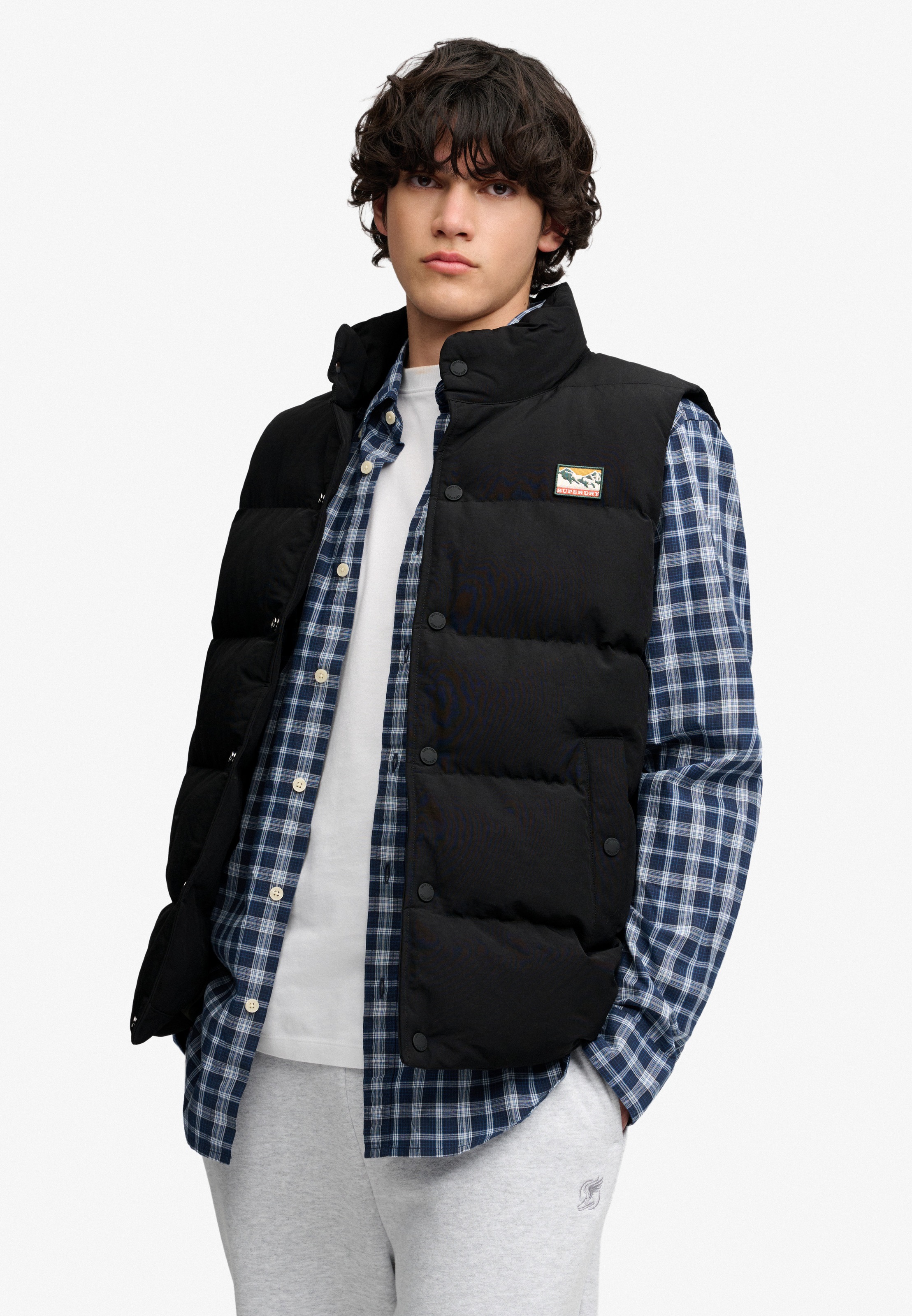 Superdry Steppweste »NON HOOD SHORT EVEREST GILET« mit Obermaterial aus Nylon, Regular Fit, in normaler Länge