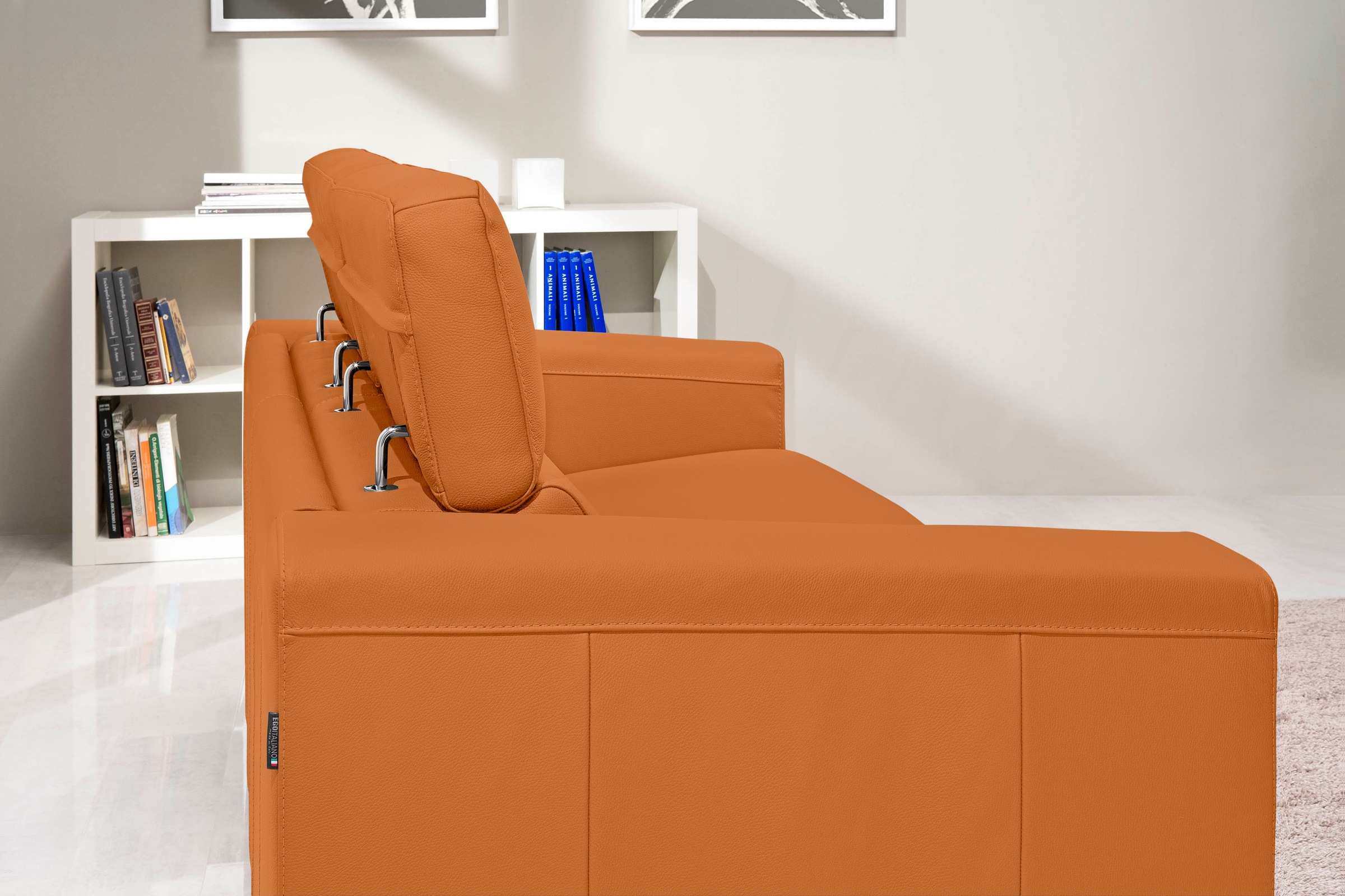 Egoitaliano Schlafsofa »Cabiria, Design und super Sitz- und Liegekomfort«, Sofa inkl. Schlaffunktion, Kopfteile verstellbar, mit Metallfüßen