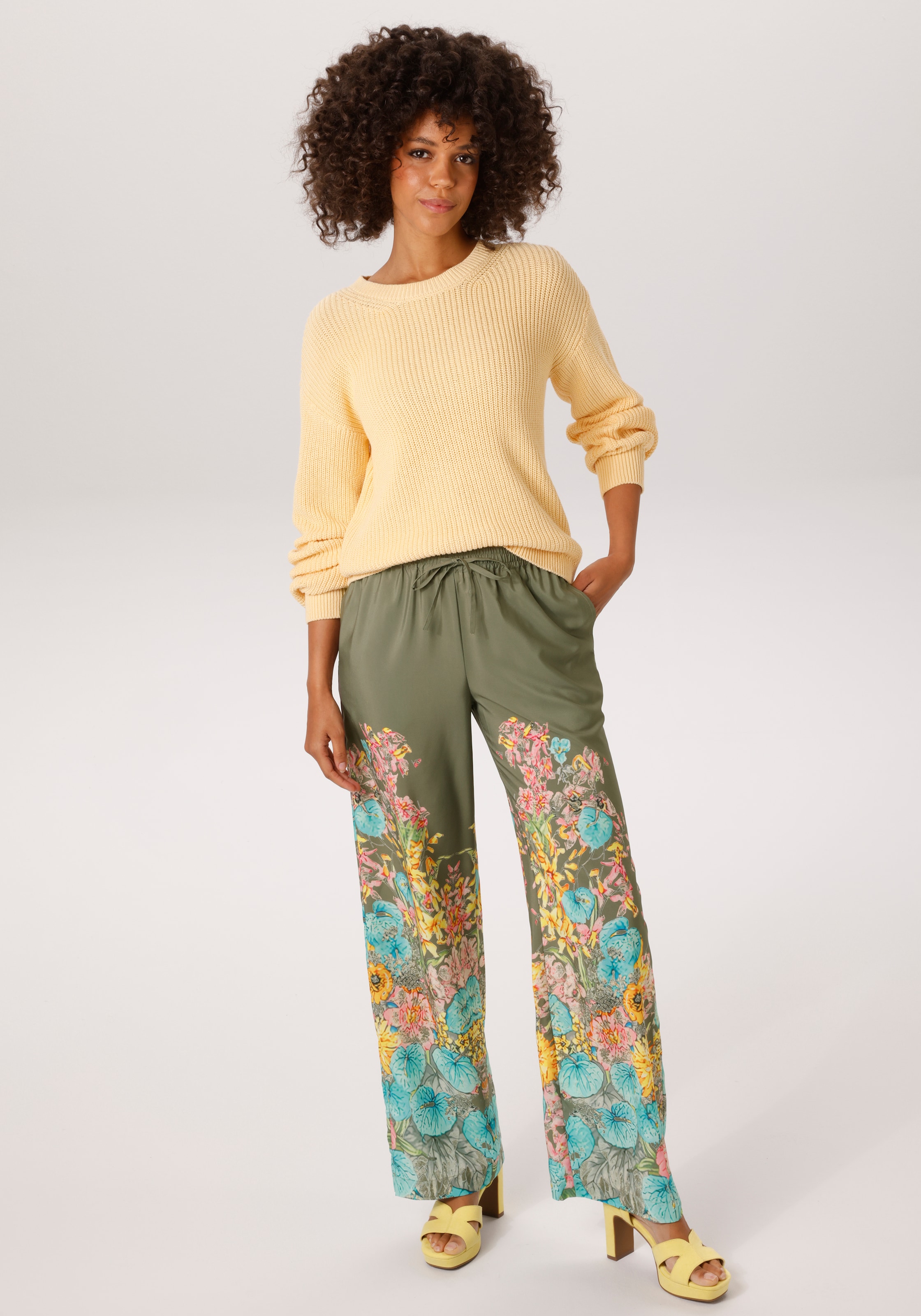 Aniston CASUAL Schlupfhose  mit farbenfrohen Blumendruck - NEUE KOLLEKTION