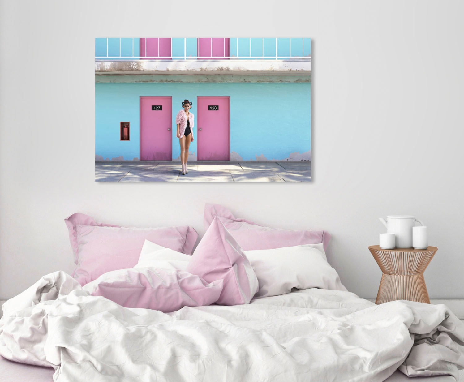queence Acrylglasbild »Frau vor Hauswand«, Frau-Kunst-Bilder von Frauen-Mod günstig online kaufen