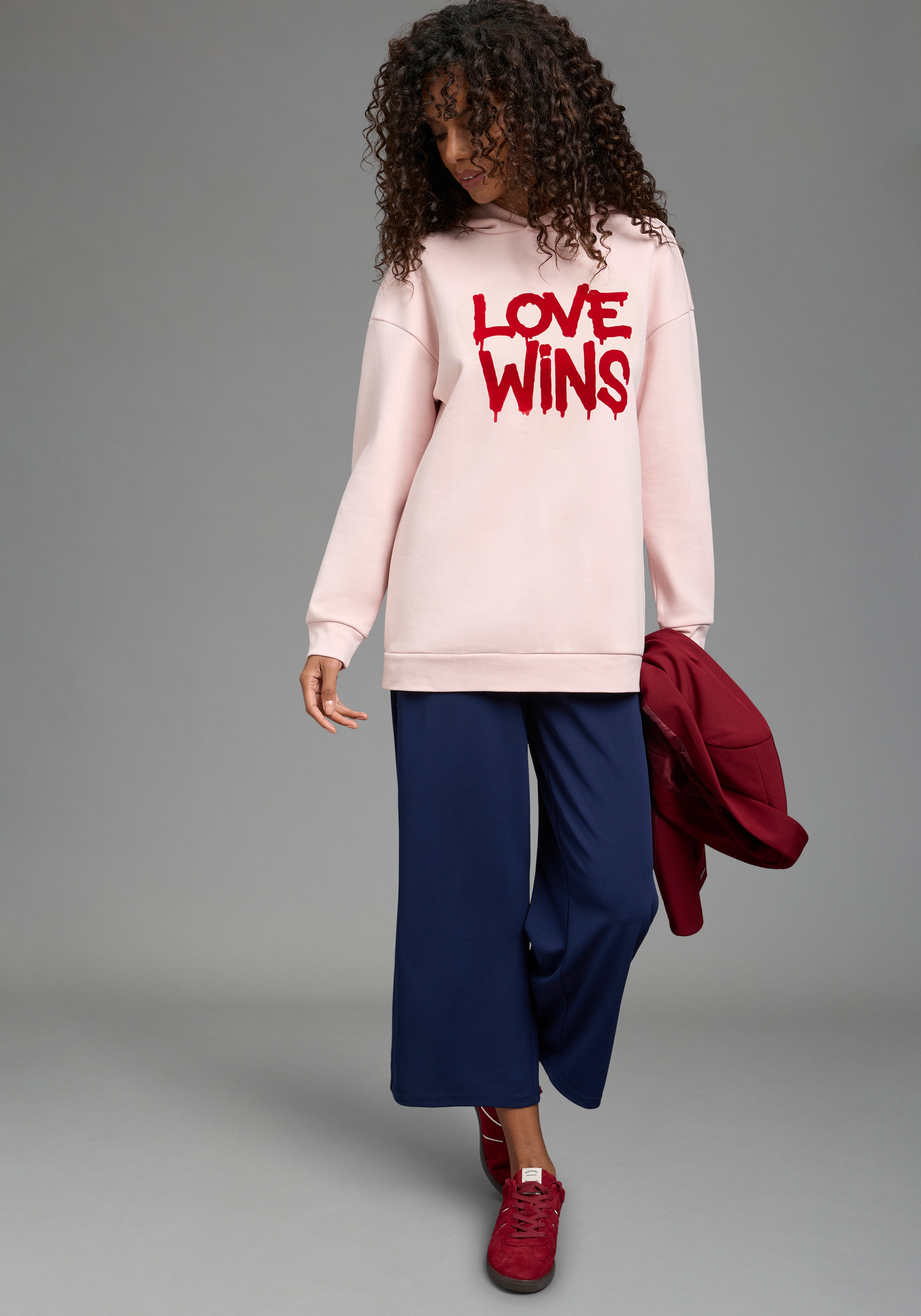 Laura Scott Kapuzensweatshirt , in kuschliger Sweatware und samtigen Frontdruck
