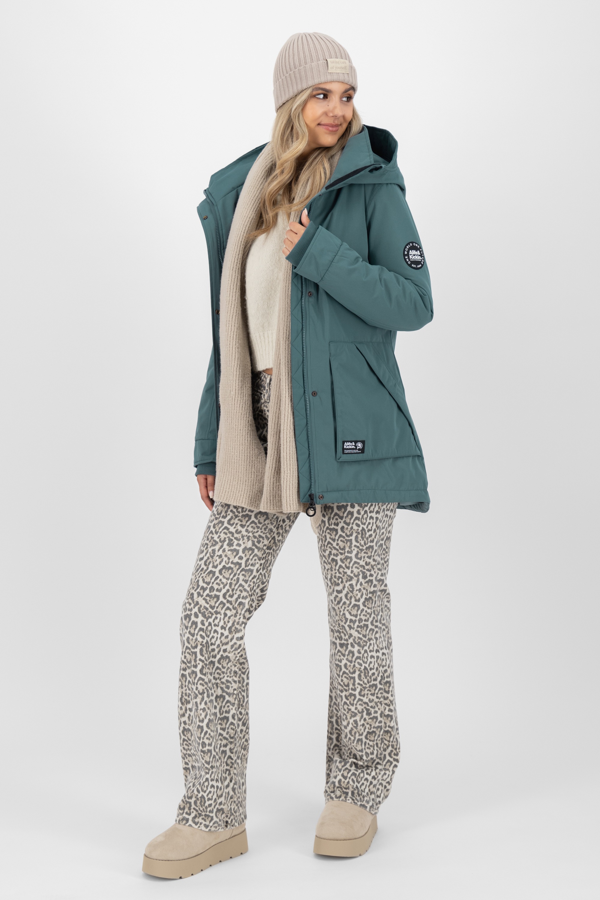 Alife & Kickin Winterjacke »Damen FloraAK A«, mit Kapuze, Gefütterte Winterjacke mit kuscheligem Innenfell und großer Kapuze