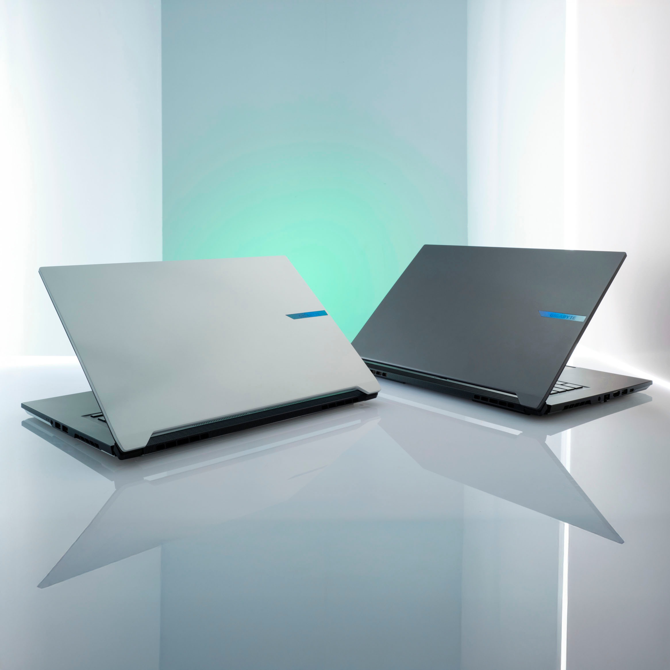 Gigabyte Gaming-Notebook »AERO X16 1VH93DEC64AH«, 40,6 cm, / 16 Zoll, AMD, Ryzen™ AI 7, GeForce RTX 5060, 1000 GB SSD