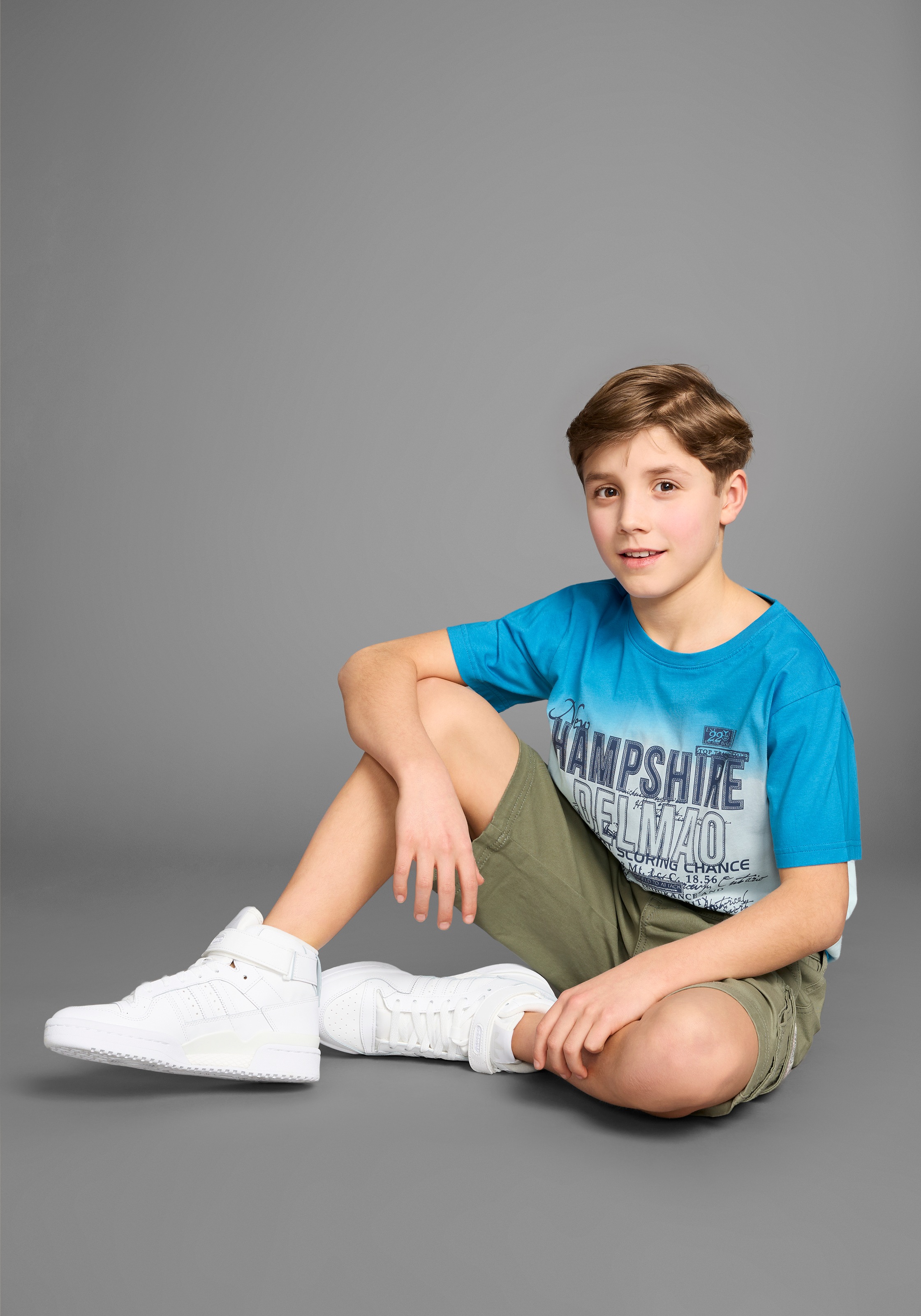 DELMAO T-Shirt »Farbverlaufshirt«, Batik-Optik, jedes Shirt fällt einzigartig aus