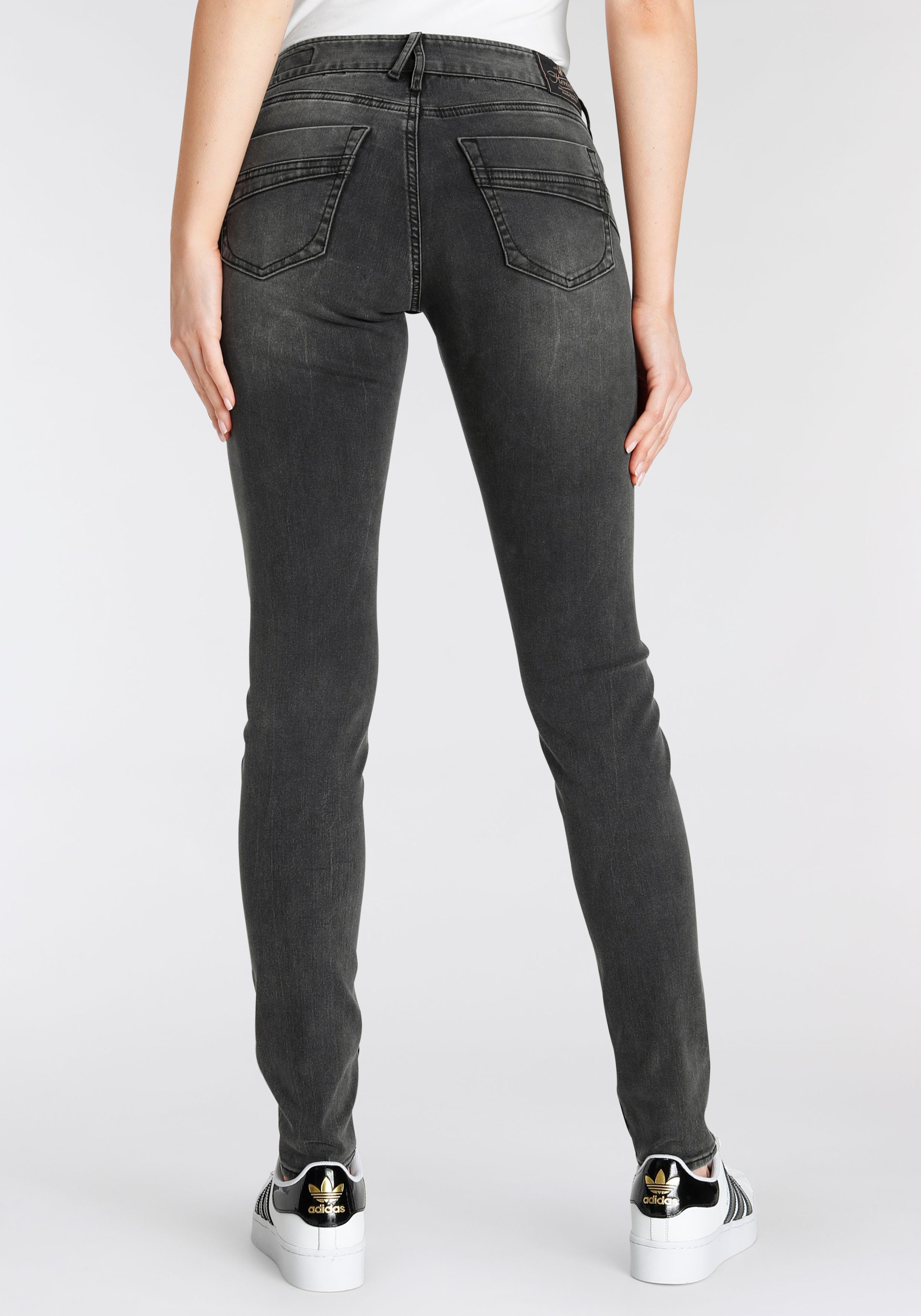 Herrlicher Slim-fit-Jeans »TOUCH«, mit verzierten Gesäßtaschen