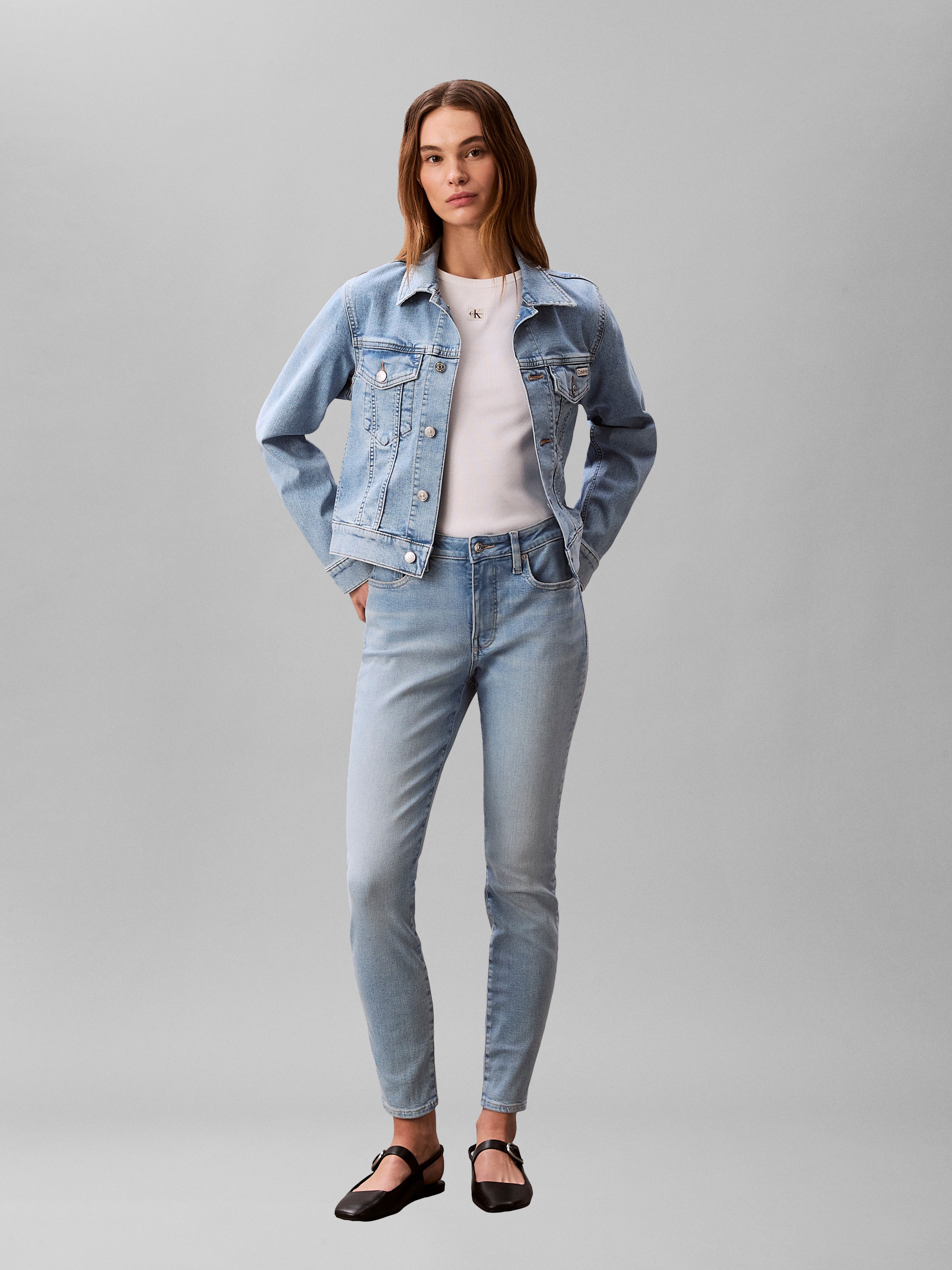 Calvin Klein Jeans Jeansjacke »CLASSIC TRUCKER COASTAL LIGHT« ohne Kapuze Regular fit mit Rundhalsausschnitt