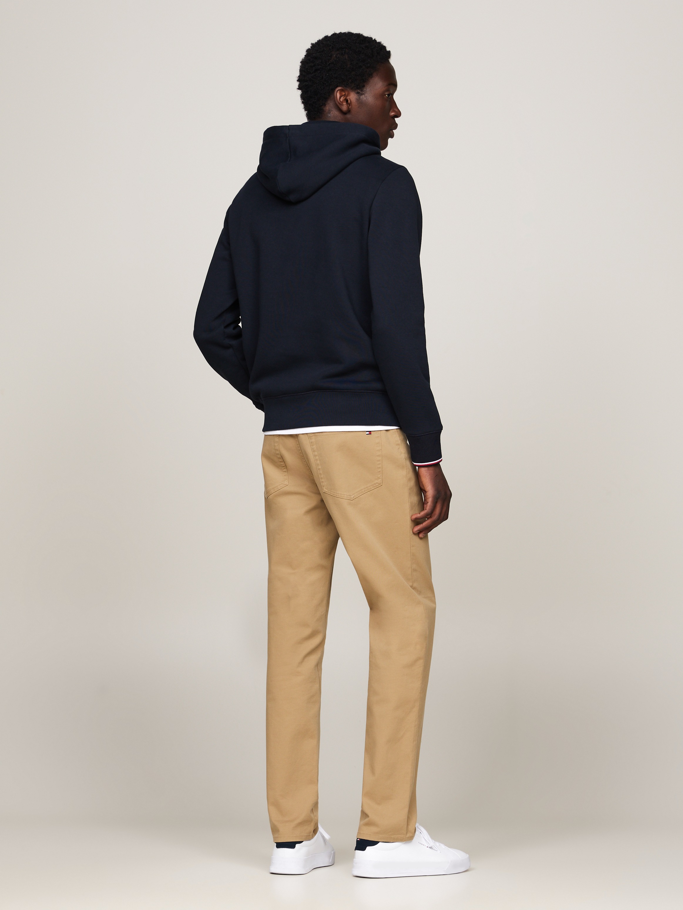 Tommy Hilfiger Hoodie »TOMMY LOGO TIPPED HOODY« Tommy-Tape innen am Ausschnitt, Flag-Stickerei am Ärmel