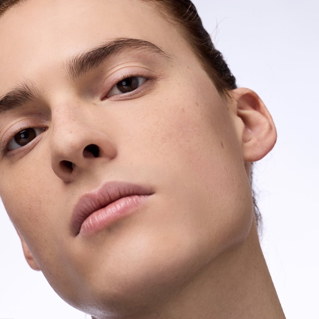 Catrice Puder »Magic Shine Eraser Gel To Powder«, Mattiert wie ein Fixierpuder, makelloses Finish, vegan, ohne Parfüm.