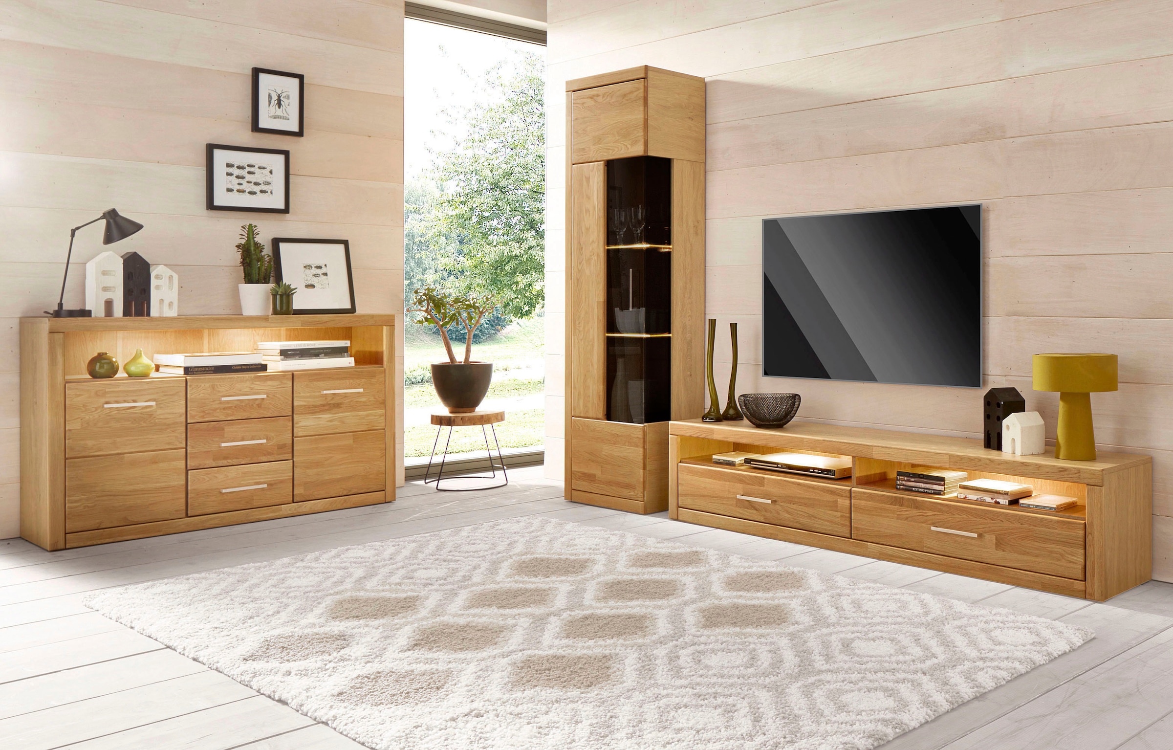 Home affaire Vitrine »Ribe,190cm hoch,35 cm tief,Fronten Massivholz,5Fächer,Böden variabel«, Korpus aus Holzwerkstoff,dunkles gehärtetes Glas, Metall Griffe