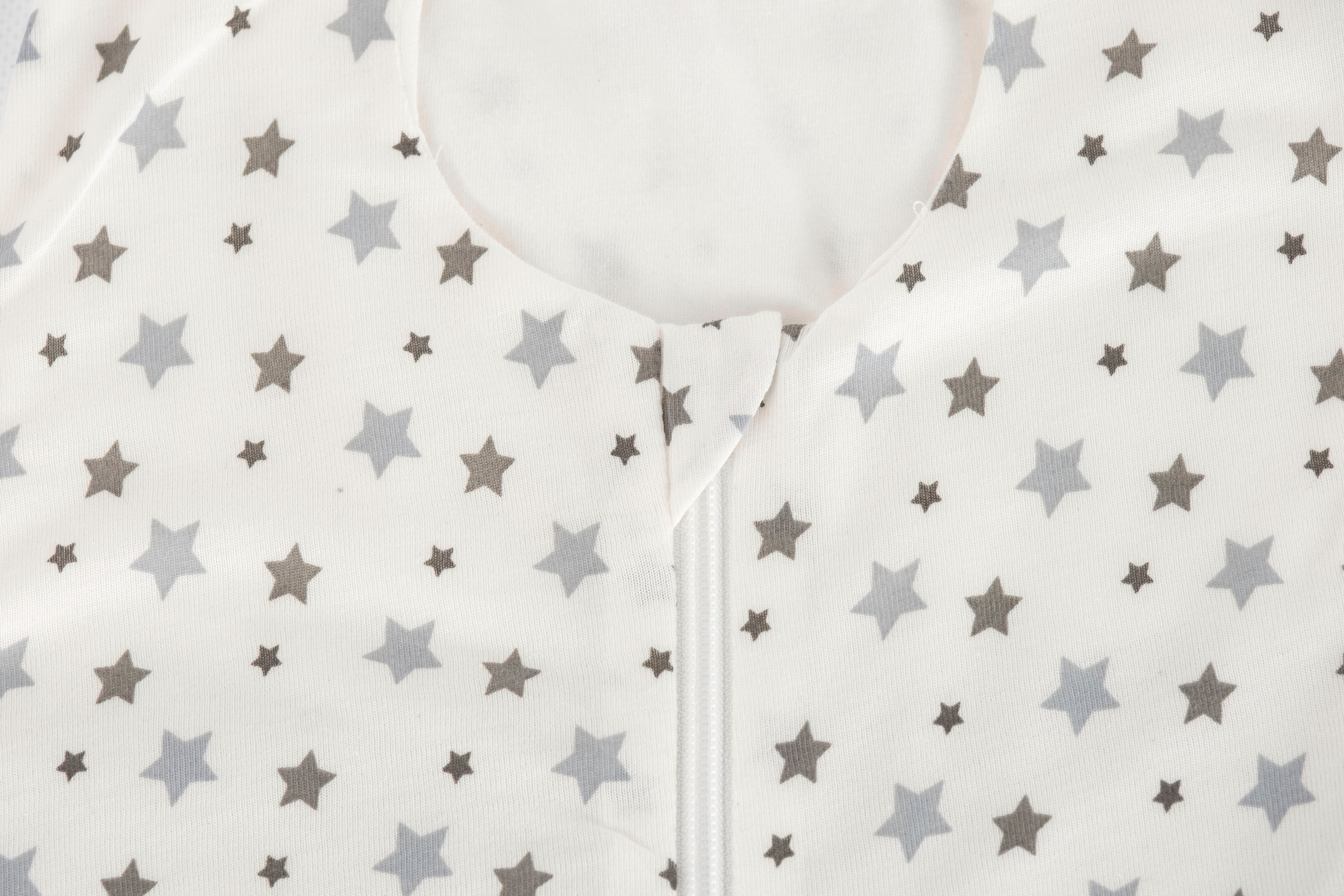 Träumeland Babyschlafsack »Sommerschlafsack LIEBMICH TENCEL™, Design weiß mit grauen Sternen«, (1 tlg.)