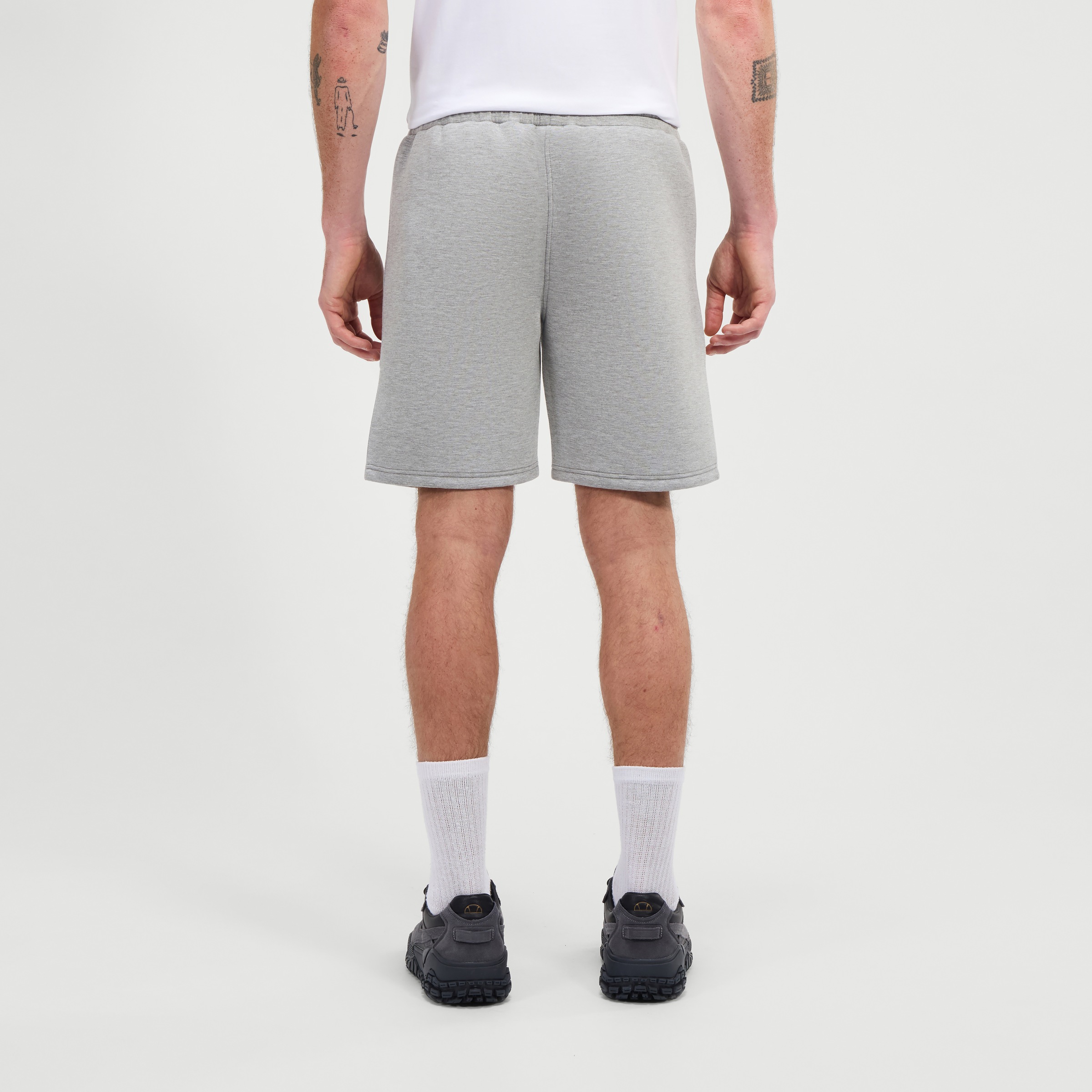 Ellesse Sweatshorts »GIALARNO SHORT«  mit Reißverschlusstaschen, atmungsaktiv, pflegeleicht, gerade Beinform