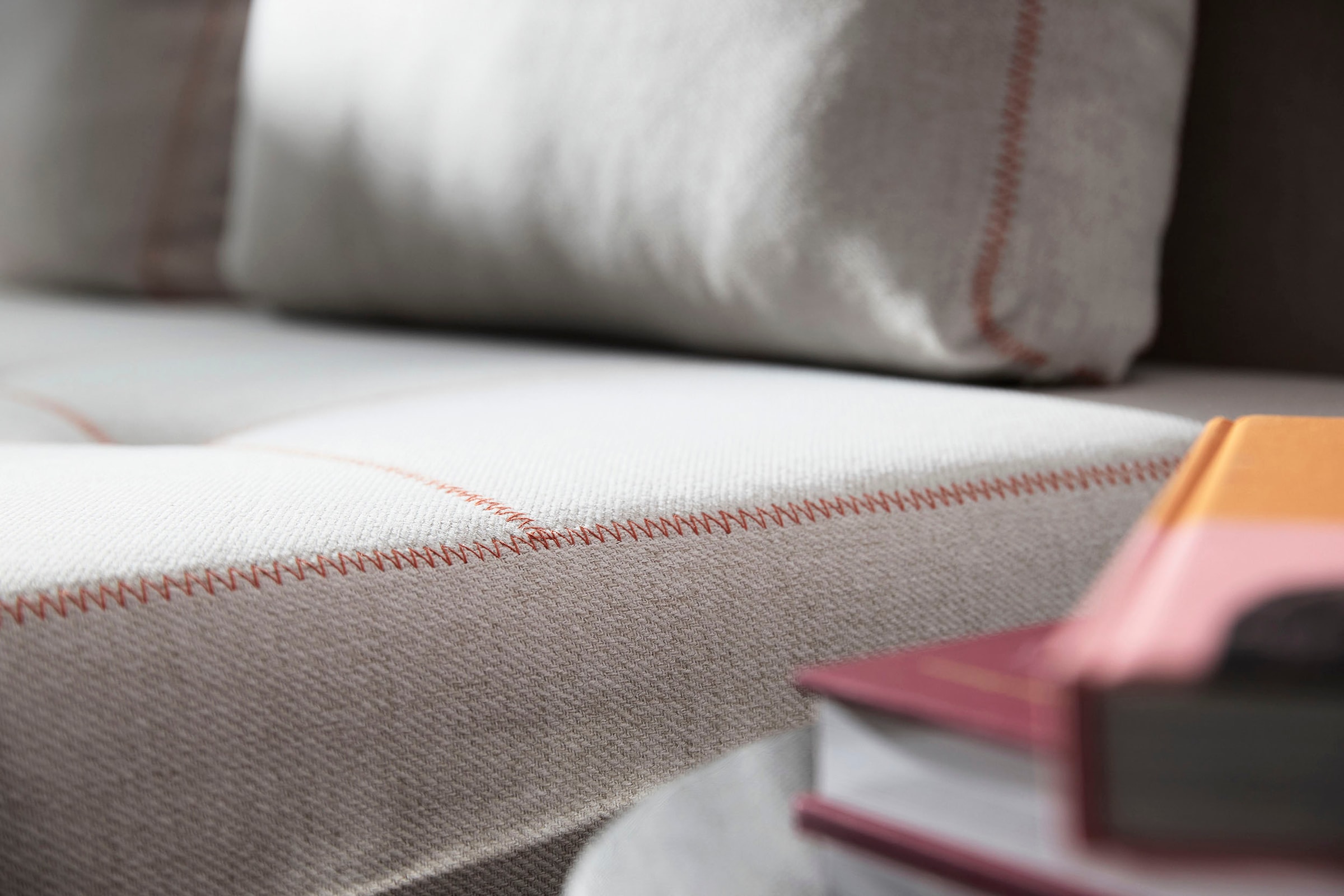 INNOVATION LIVING ™ 3-Sitzer »SIGGA X Schlafsofa mit hohen Sitz- und Liegekomfort«, Dekorative Kontrastnähte, detailreiches Design