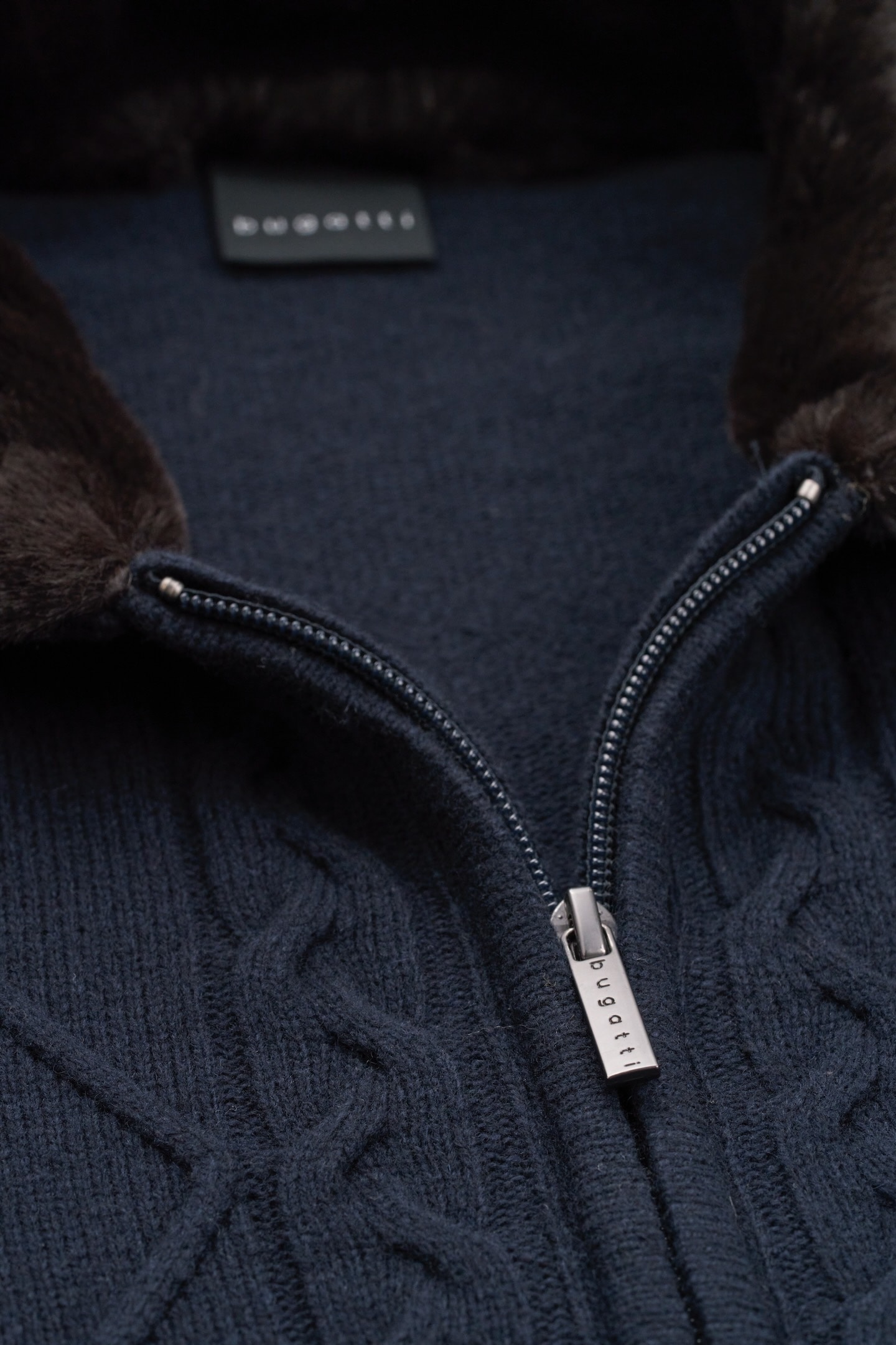 bugatti Strickjacke, mit unechtem Fellkragen