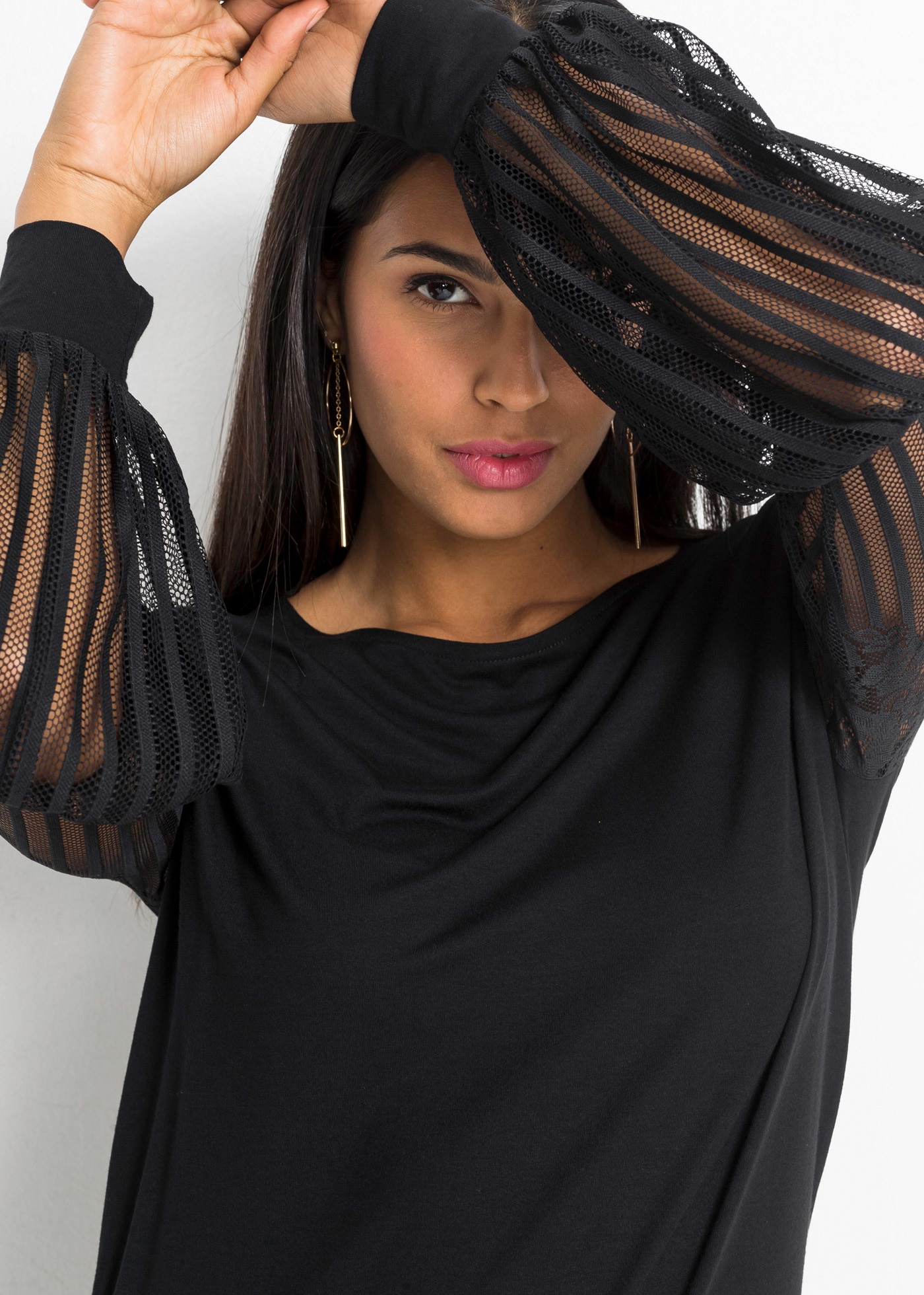 bonprix Langarmshirt »Langarmshirt aus Viskose-Mix« figurumspielende Passform, Ballon-Ärmel aus Spitze, aus Viskose-Mix