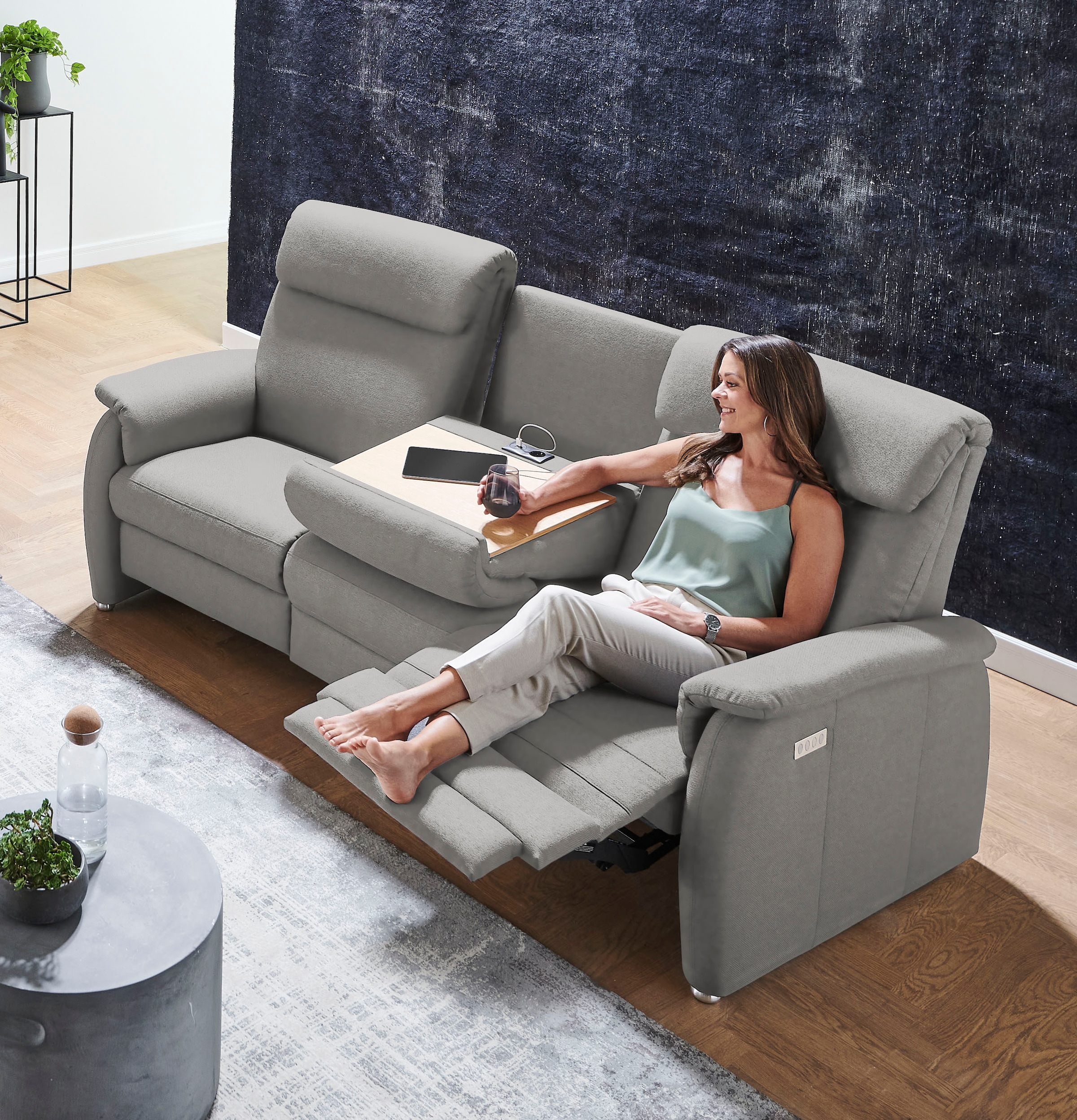 Home affaire 3-Sitzer »Turin mit Steckdose und USB-Port auch in Easy care-Bezug«, 2 x vollmotorische Relaxfunktion, herunterklappbarer Tisch