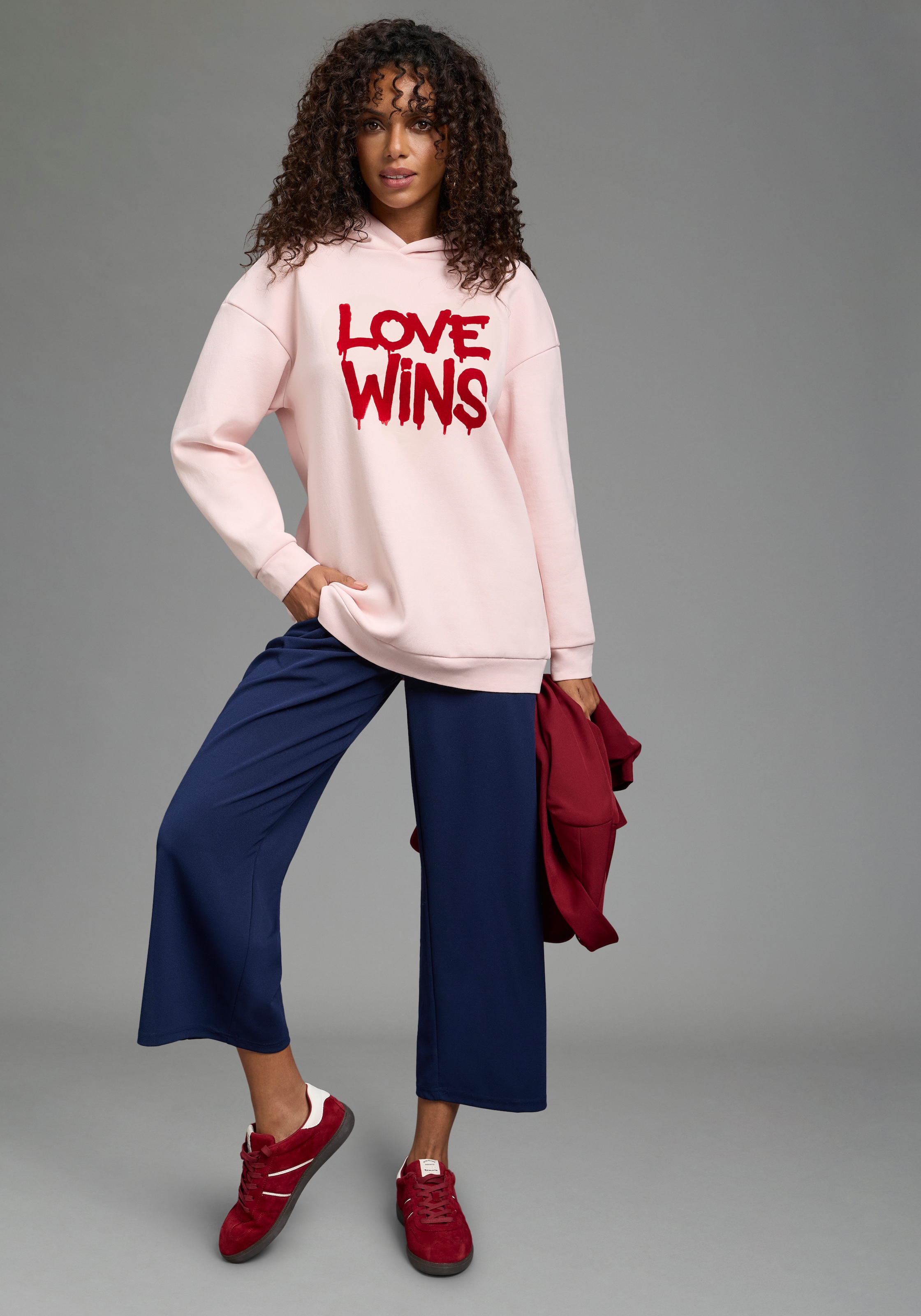 Laura Scott Kapuzensweatshirt , in kuschliger Sweatware und samtigen Frontdruck
