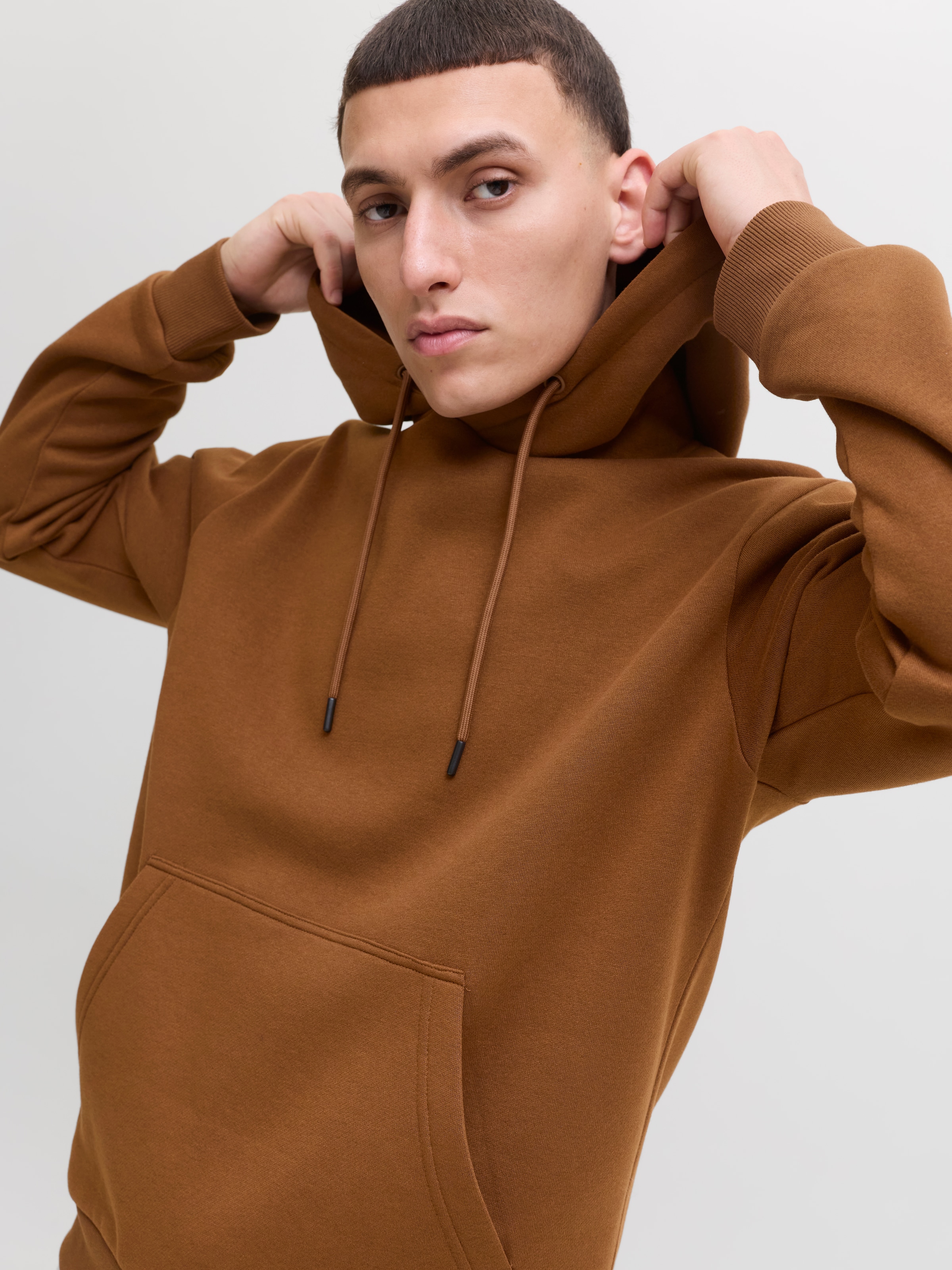 Jack & Jones Kapuzensweatshirt »JJEBRADLEY SWEAT HOOD NOOS«, mit Känguru Tasche