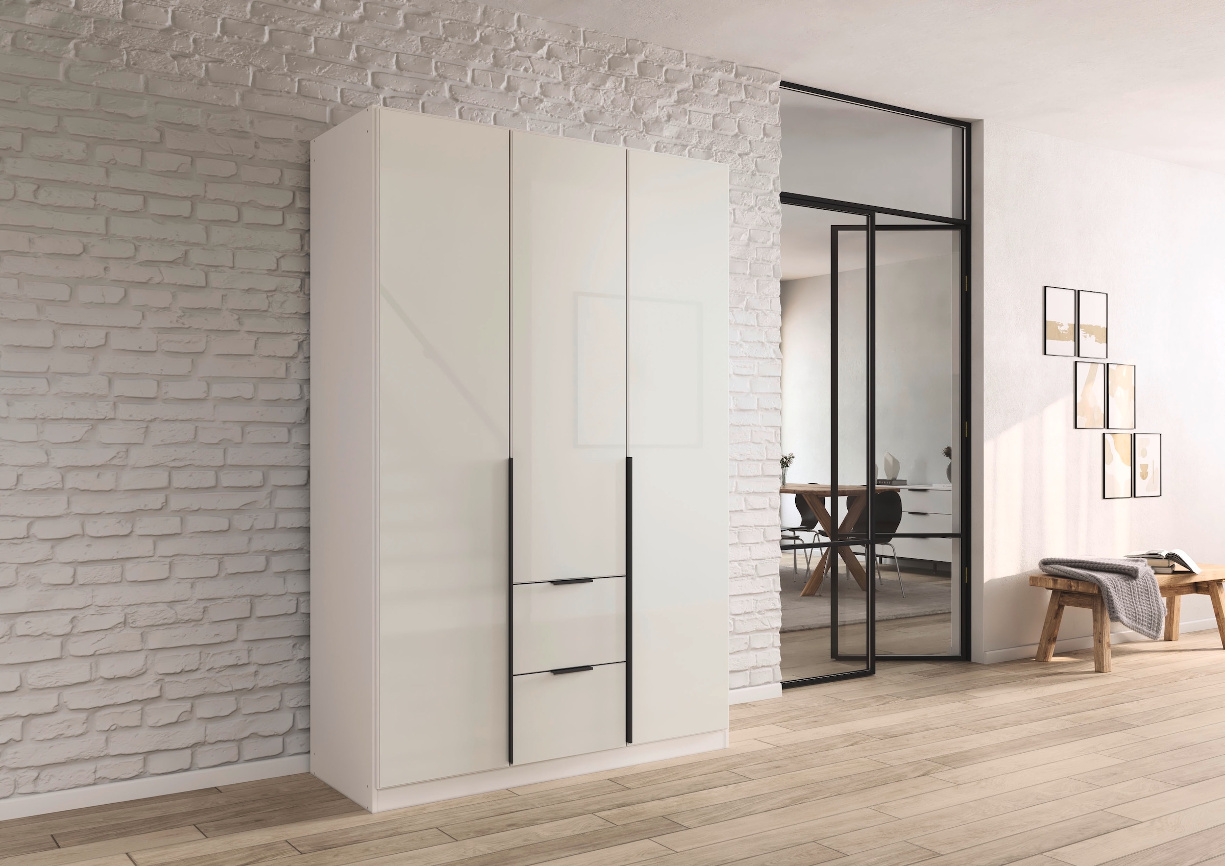 rauch Drehtürenschrank »Kleiderschrank Kleiderschränke Schrank Garderobe AGORDO mit Glasfront«, (in zwei Griff-Farben mit Glasfront), mit Außenschubkästen, in 6 Breiten und 2 Höhen MADE IN GERMANY