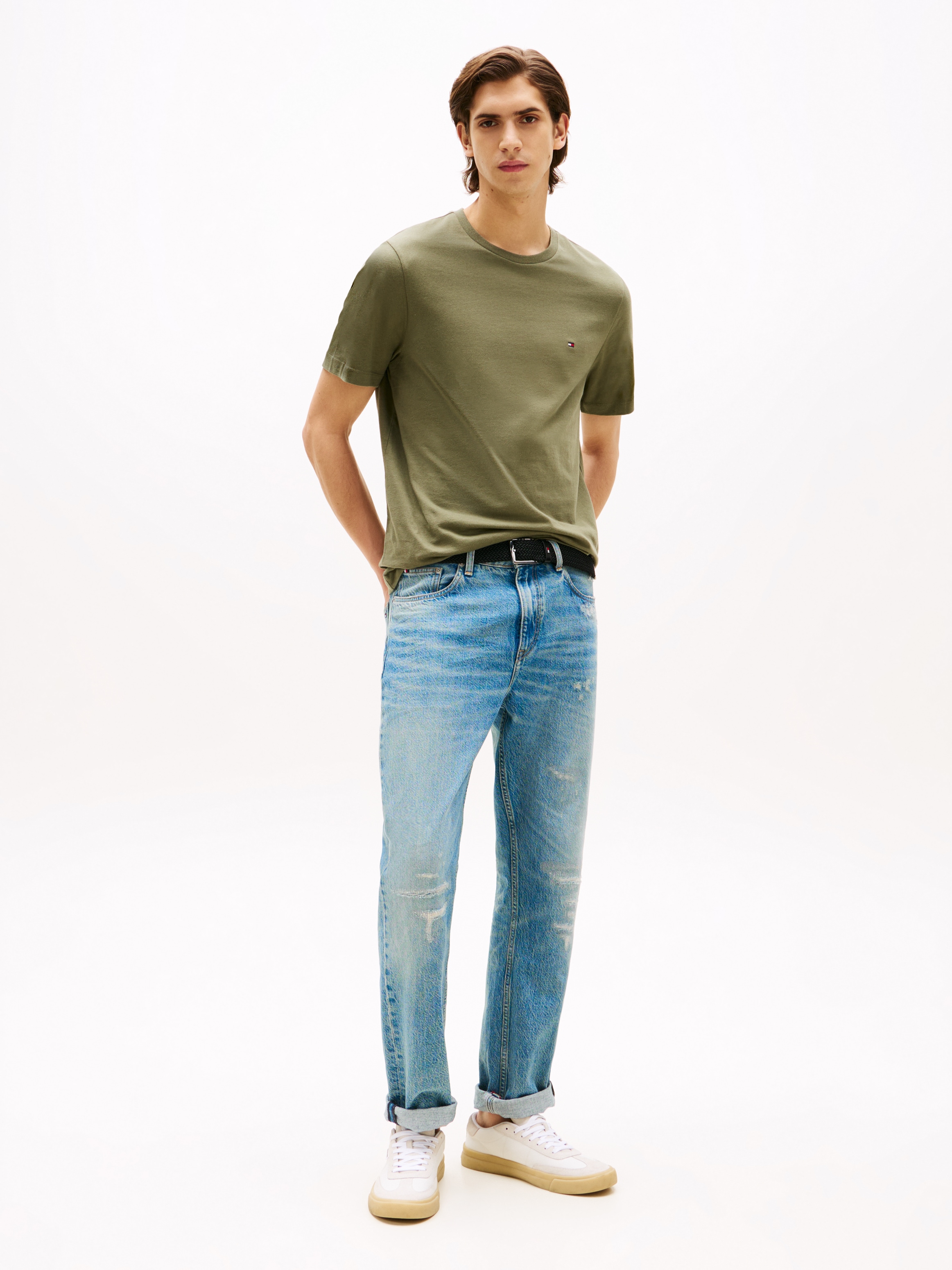 Tommy Hilfiger T-Shirt »ESSENTIAL REG FIT SOLID TEE mit Stickerei und Rundhals« unifarben, casual, regular fit, Baumwolle, Rundhals