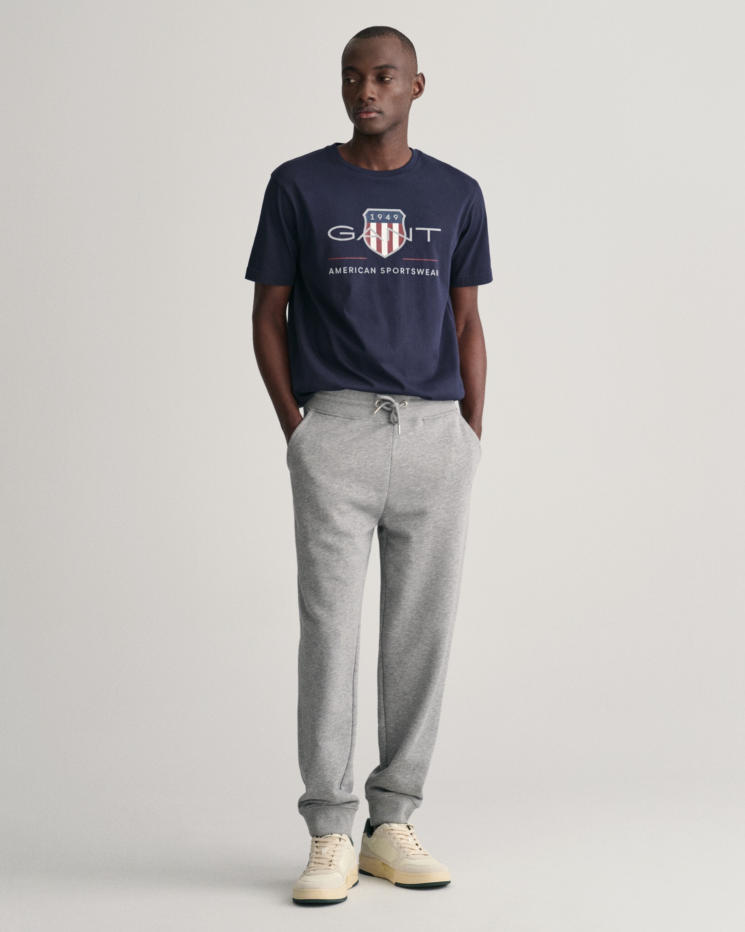 Gant Sweathose »REG SHIELD SWEATPANTS«  mit Logostickerei unterhalb des Bunds