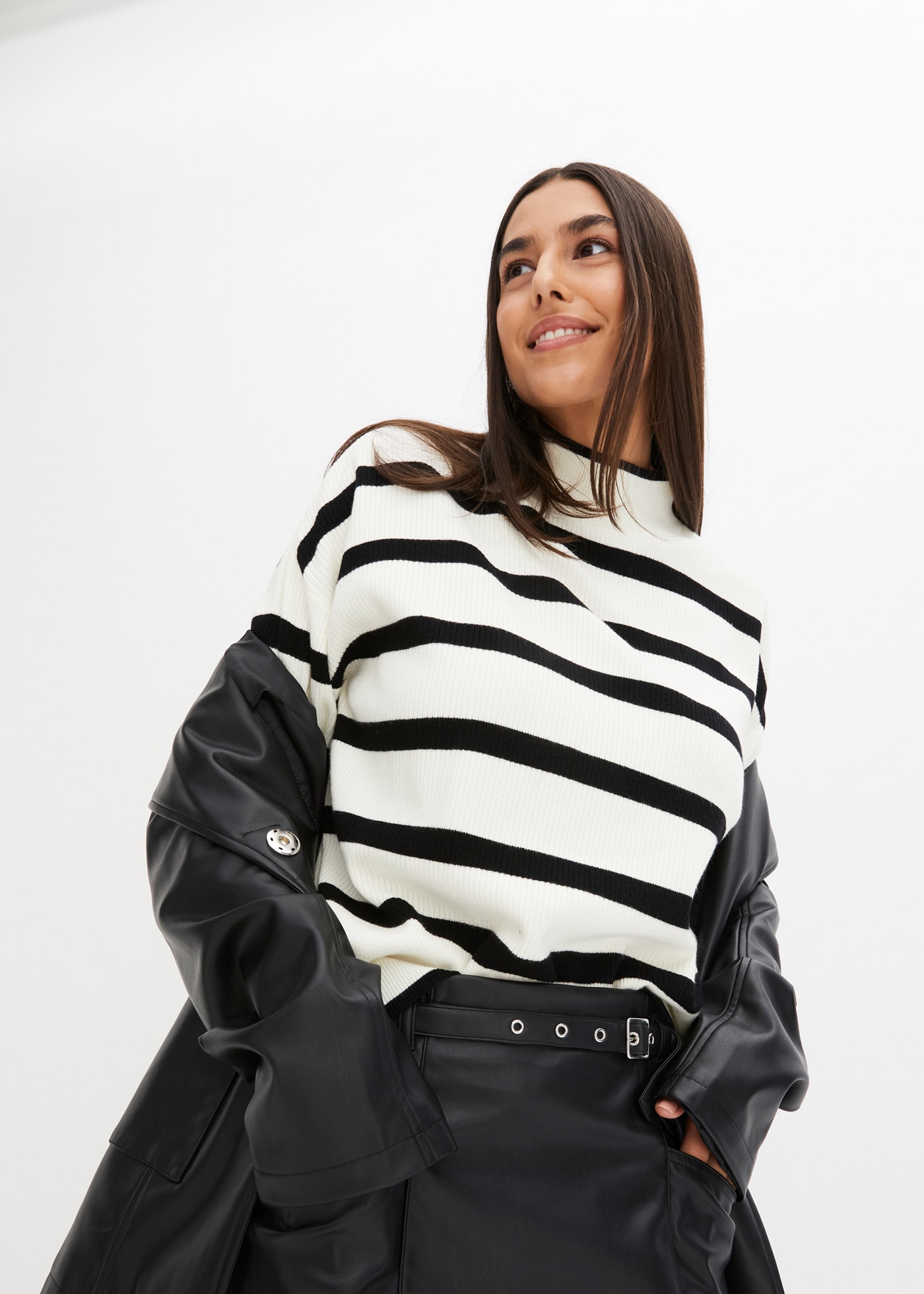 bonprix Strickpullover im Viskosemix, mit Stehkragen, dezente Boxy-Form