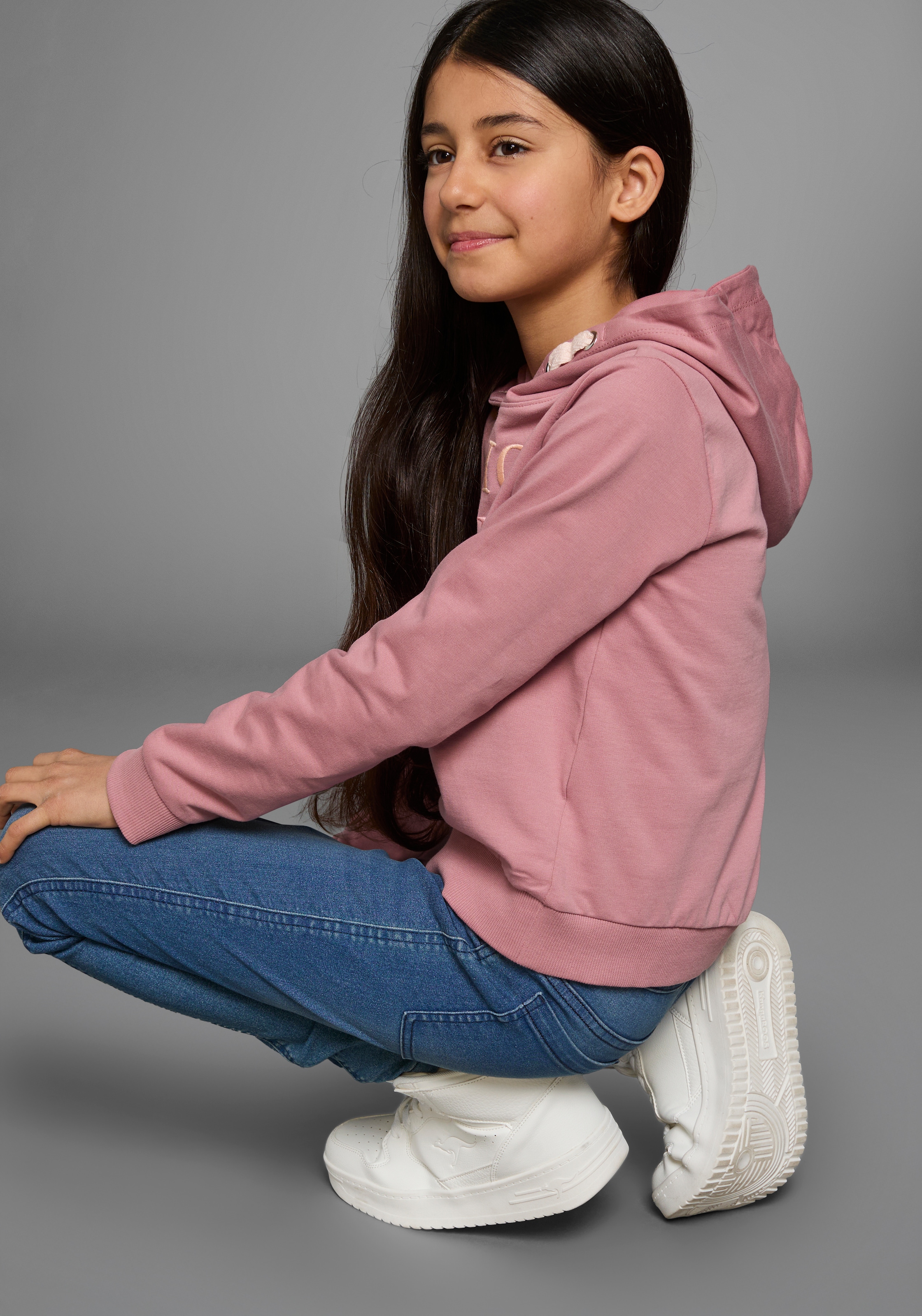 KIDSWORLD Kapuzensweatshirt »NYC Paris London - Stickerei«, Langarm,  gerade Passform,  bedruckt,  Kapuze,  aus Baumwolle
