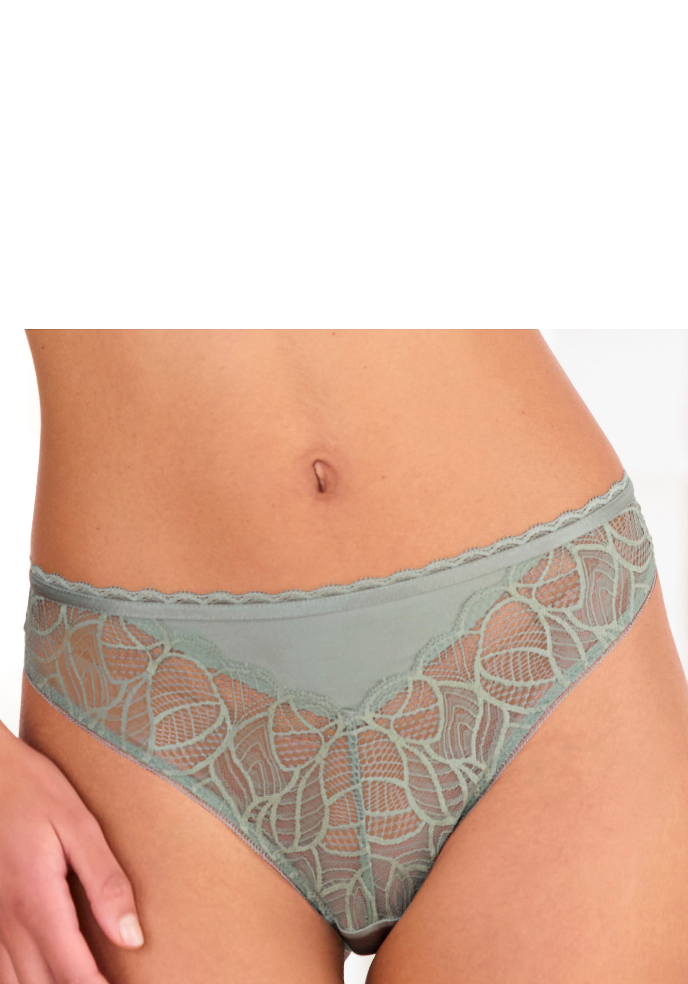 LASCANA Stringpanty »Alicia«, aus dezent transparenter Spitze