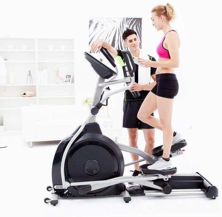 Spirit Fitness Ellipsentrainer-Ergometer »XE 395«, Schwungmasse ca. 23 kg, 20 Widerstandsstufen