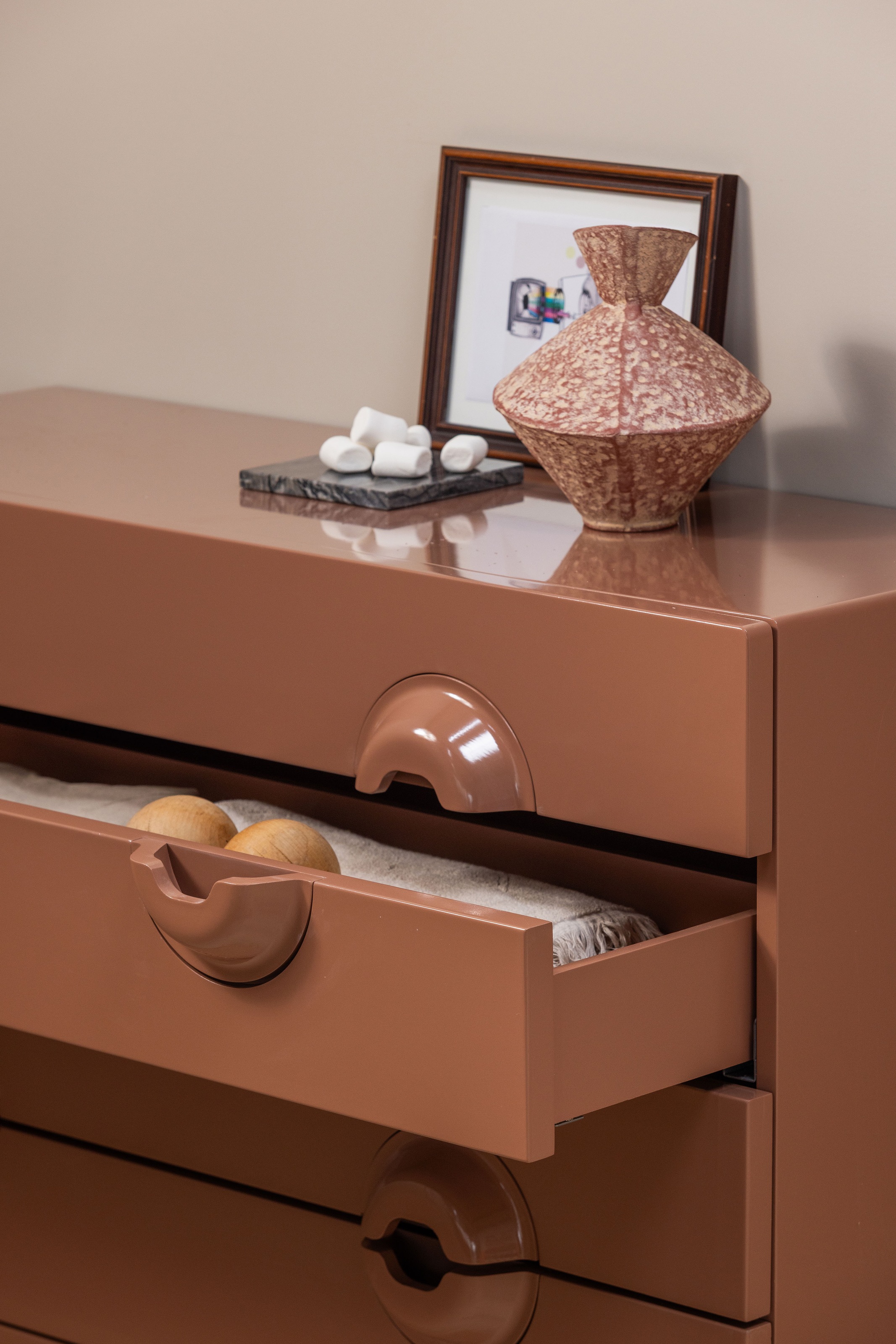 WOOOD Sideboard »Merge mit Eukalyptusholz und Dämpfung Funktion B 110 x T 44 x H 89 cm« Tragkraft 150 kg, vollständig montiert geliefert, sichtbare Maserung