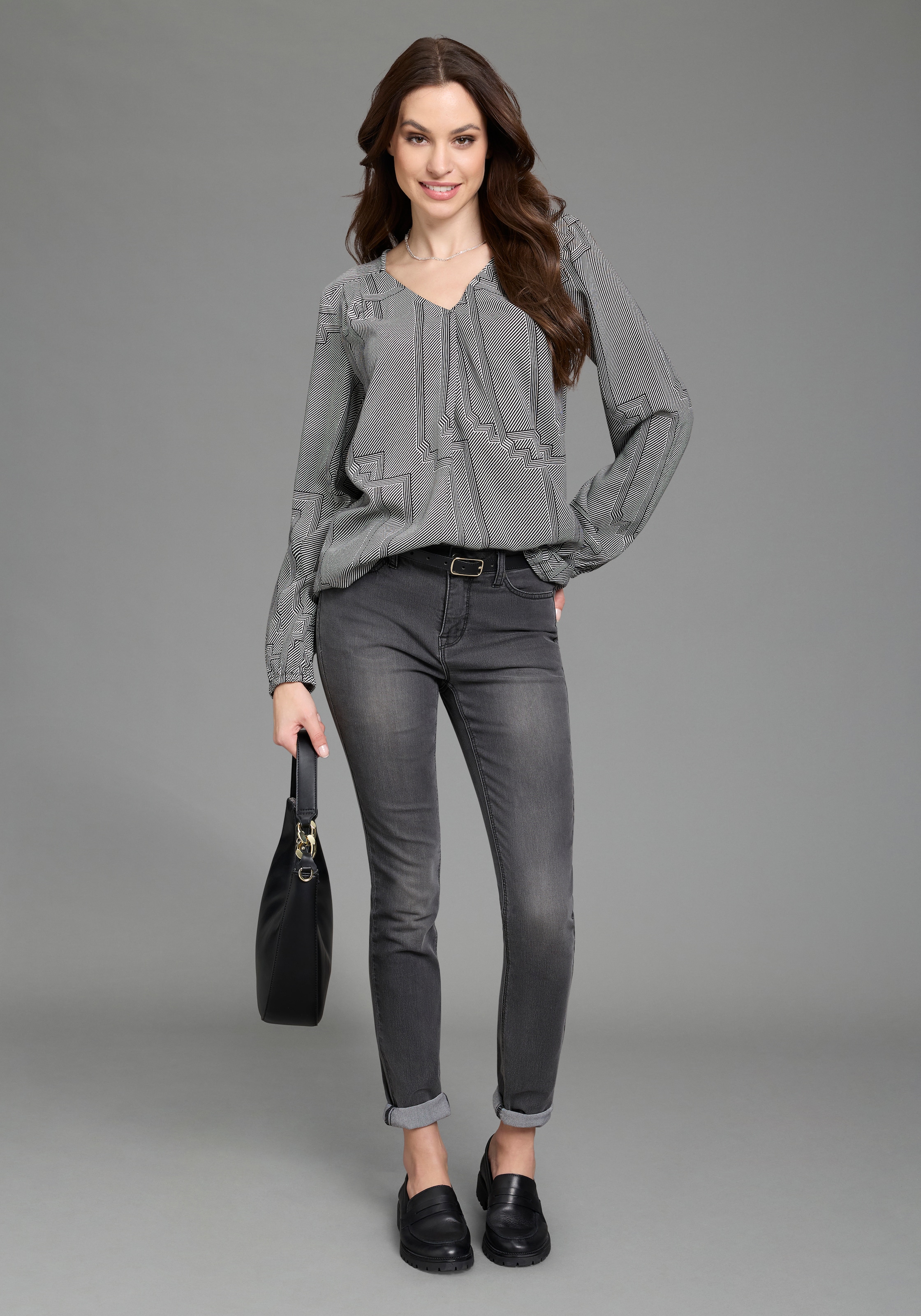 DELMAO Schlupfbluse femininer Stil, Langarm, aus Viskose, mit V-Ausschnitt